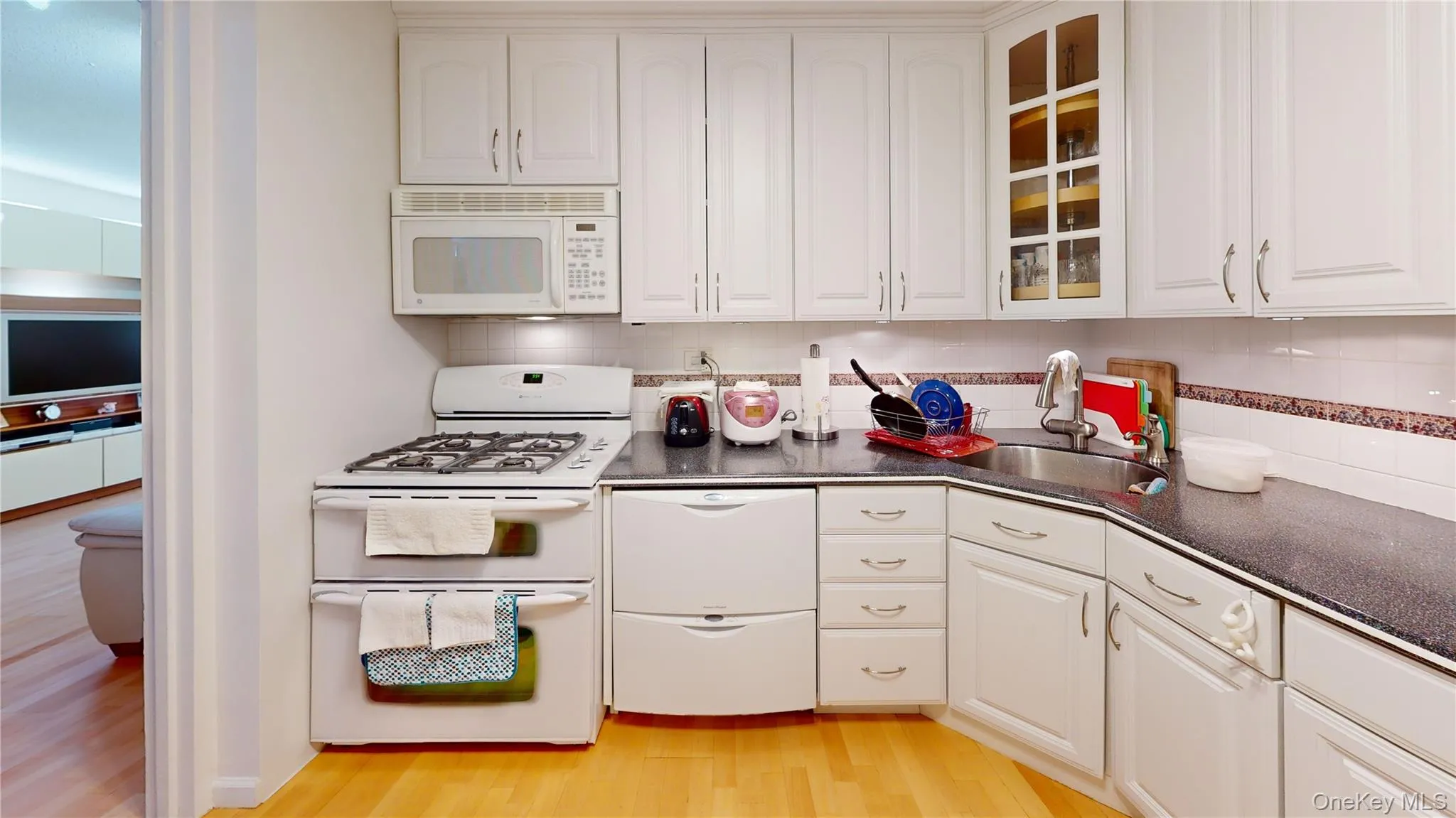1 Bay Club Drive, New York, NY, 1 Bedroom Bedrooms, 3 Rooms Rooms,1 BathroomBathrooms,Residential,For Rent,Bay Club,0,1019857 1 Bay Club Drive, New York, NY, 1 Bedroom Bedrooms, 3 Rooms Rooms,1 BathroomBathrooms,Residential,For Rent,Bay Club,0,1019857