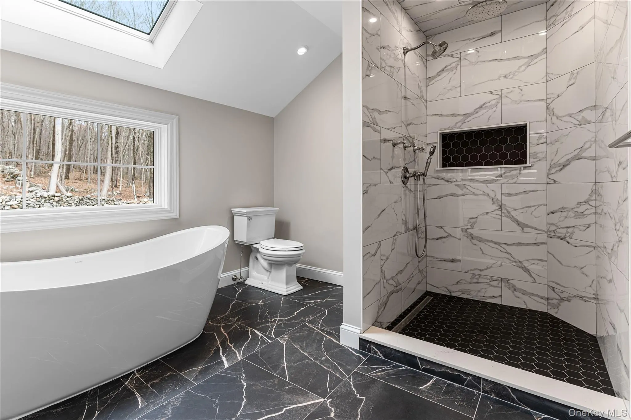 Bth with soaking tub & stand up shower Bth with soaking tub & stand up shower