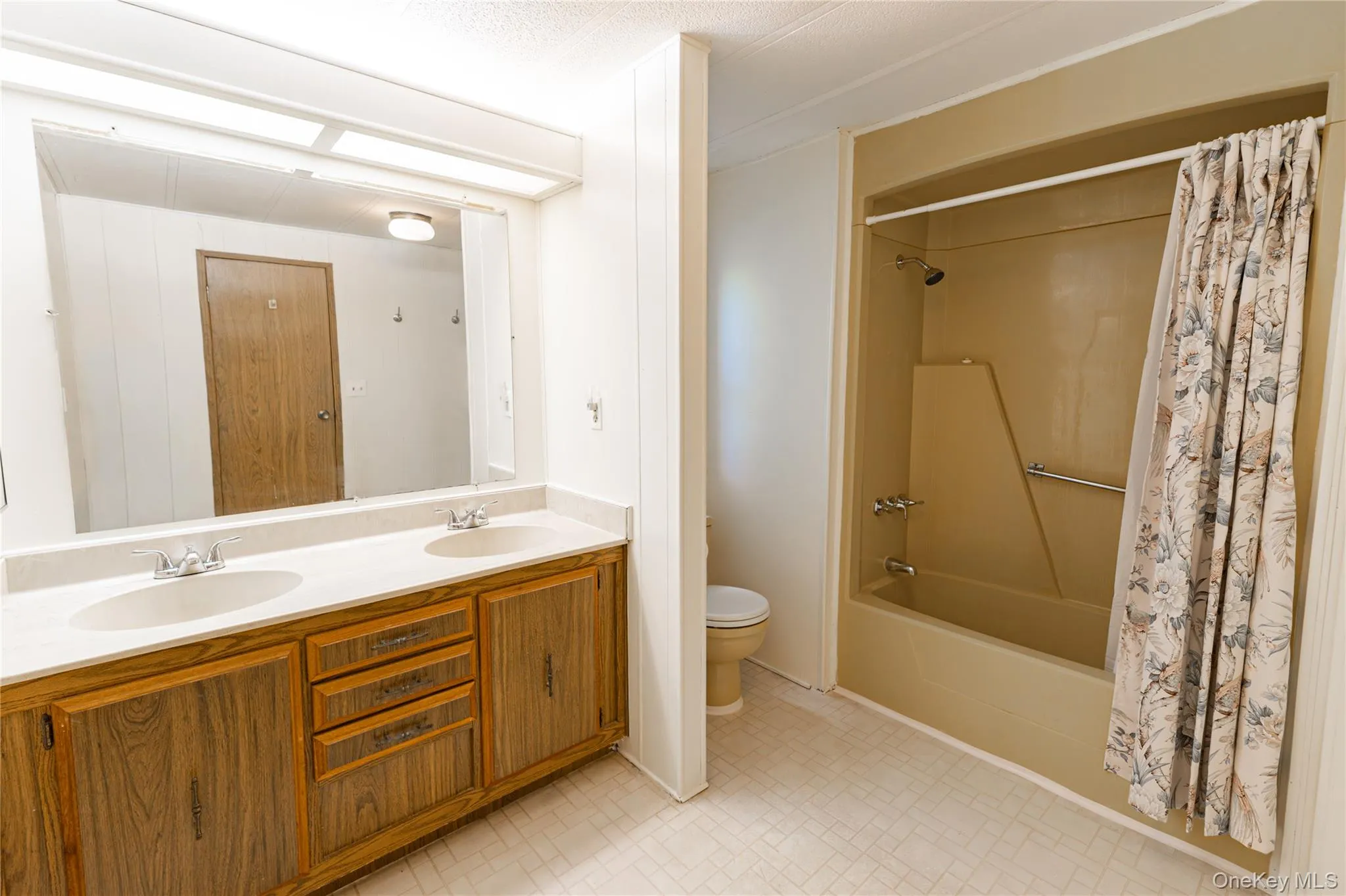 525 Riverleigh Avenue, Riverhead, NY, 2 Bedrooms Bedrooms, 7 Rooms Rooms,2 BathroomsBathrooms,Residential,For Rent,Riverleigh,0,1019861 525 Riverleigh Avenue, Riverhead, NY, 2 Bedrooms Bedrooms, 7 Rooms Rooms,2 BathroomsBathrooms,Residential,For Rent,Riverleigh,0,1019861