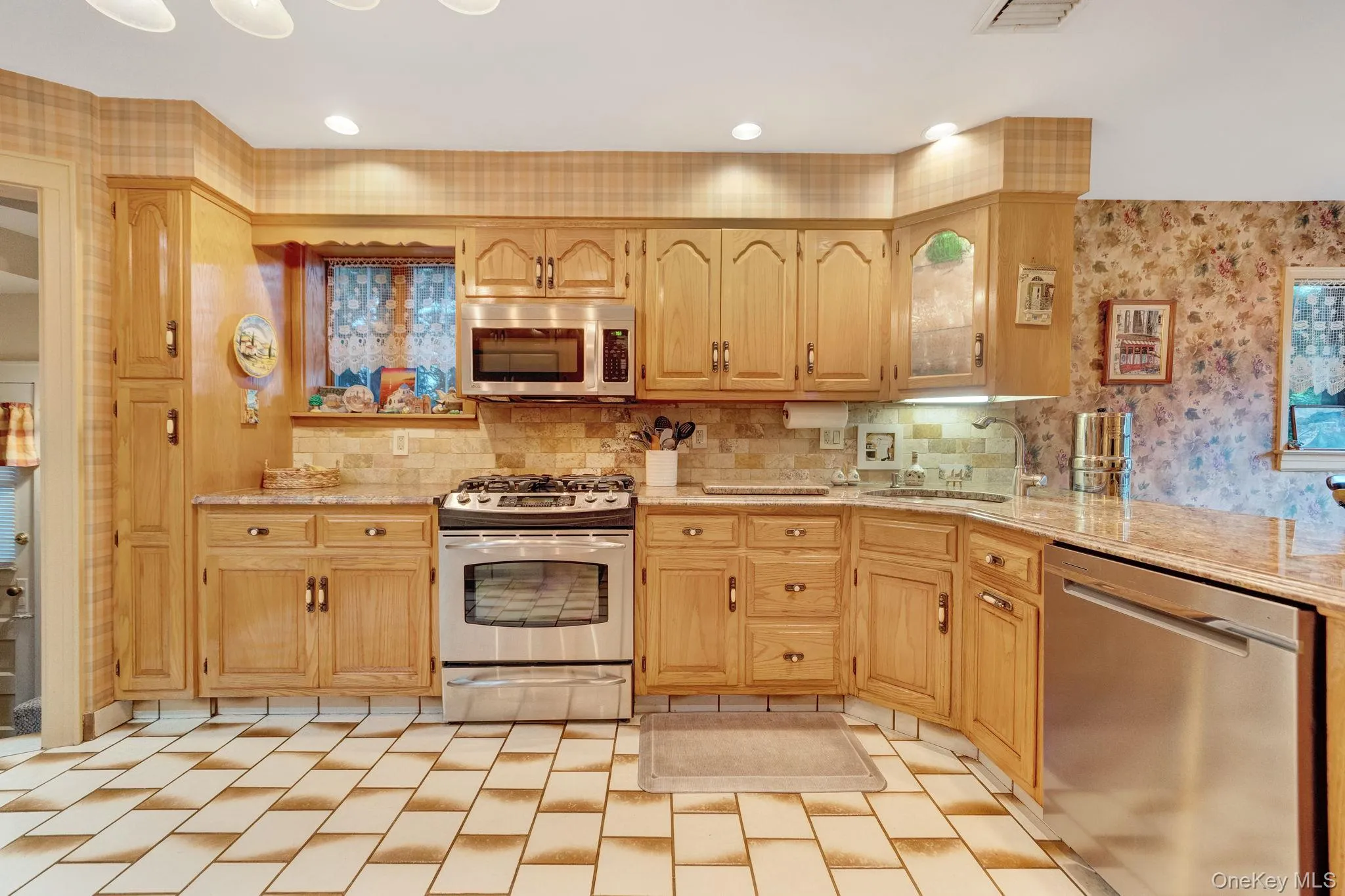 179 Scarcliffe Drive, Hempstead, NY, 3 Bedrooms Bedrooms, 7 Rooms Rooms,1 BathroomBathrooms,Residential,For Rent,Scarcliffe,0,1019875 179 Scarcliffe Drive, Hempstead, NY, 3 Bedrooms Bedrooms, 7 Rooms Rooms,1 BathroomBathrooms,Residential,For Rent,Scarcliffe,0,1019875