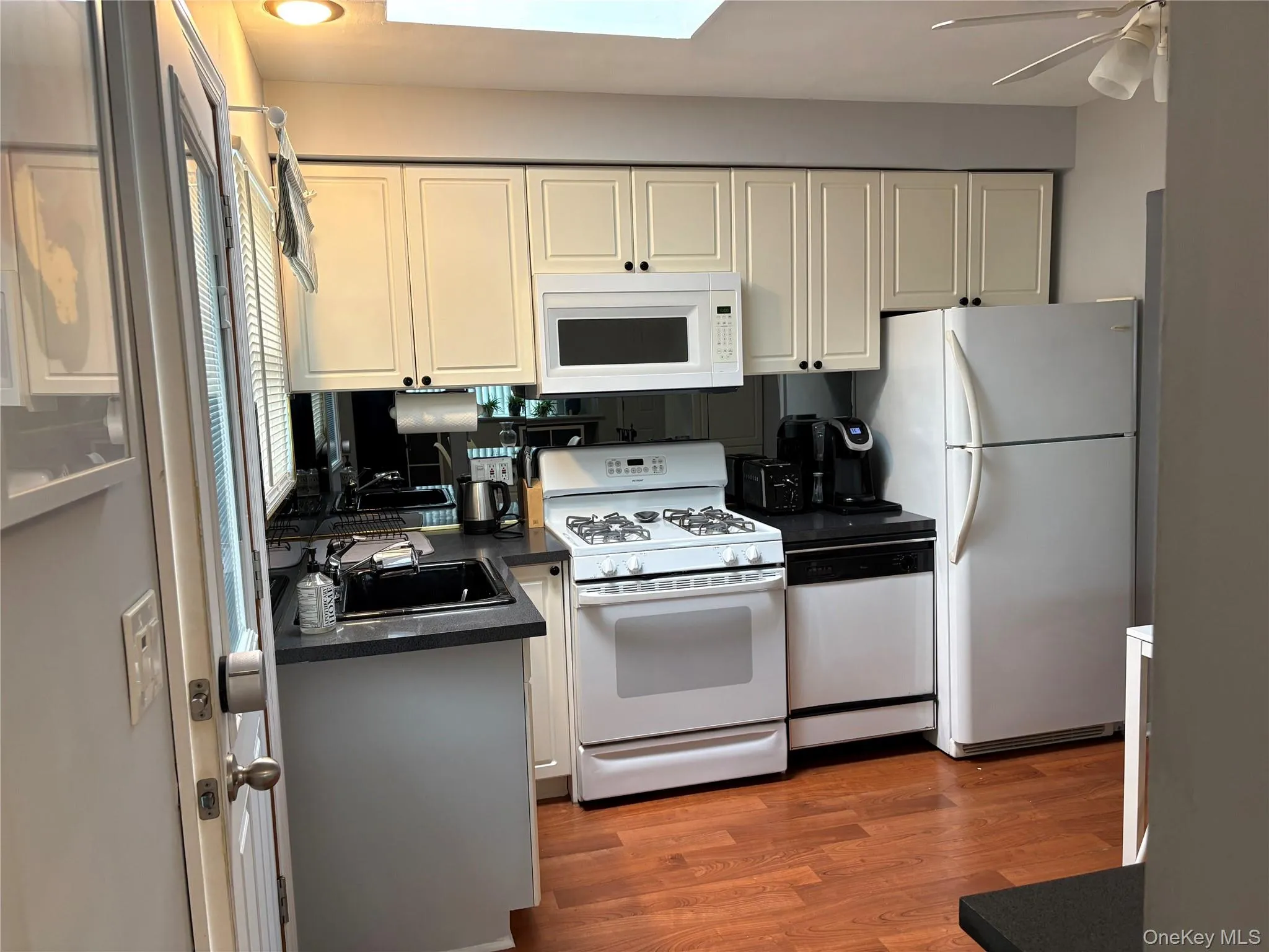 11 Madison Avenue, Hempstead, NY, 3 Bedrooms Bedrooms, 6 Rooms Rooms,2 BathroomsBathrooms,Residential,For Rent,Madison,0,1019877 11 Madison Avenue, Hempstead, NY, 3 Bedrooms Bedrooms, 6 Rooms Rooms,2 BathroomsBathrooms,Residential,For Rent,Madison,0,1019877