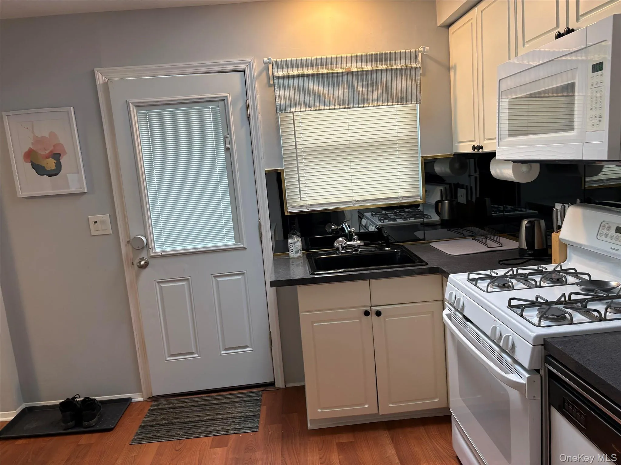 11 Madison Avenue, Hempstead, NY, 3 Bedrooms Bedrooms, 6 Rooms Rooms,2 BathroomsBathrooms,Residential,For Rent,Madison,0,1019877 11 Madison Avenue, Hempstead, NY, 3 Bedrooms Bedrooms, 6 Rooms Rooms,2 BathroomsBathrooms,Residential,For Rent,Madison,0,1019877