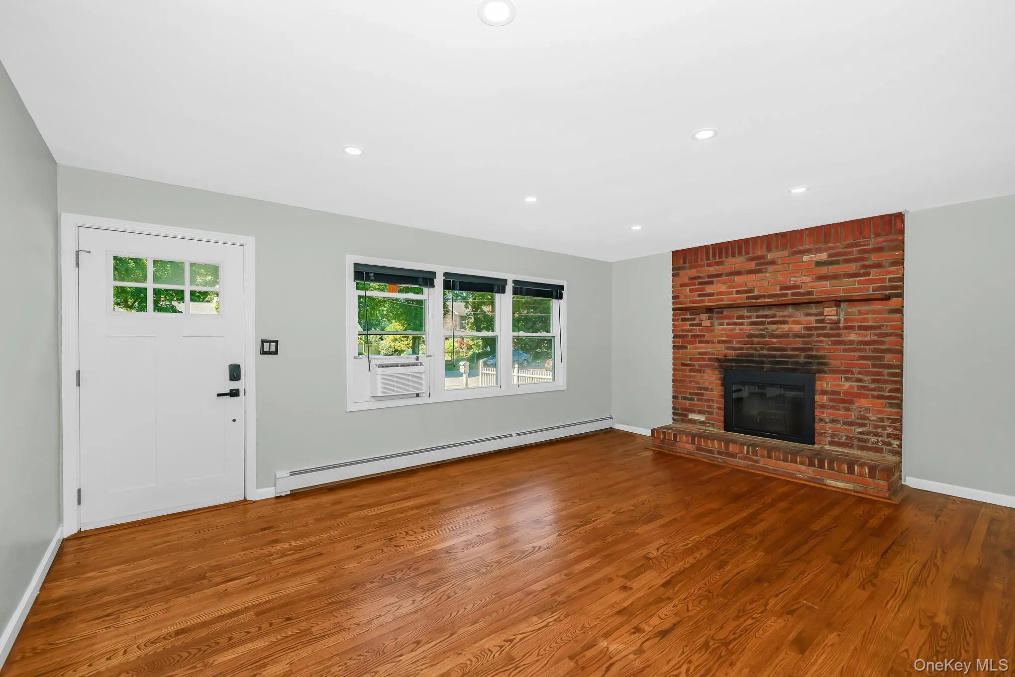 925 Liberty Street, Islip, NY, 4 Bedrooms Bedrooms, 8 Rooms Rooms,1 BathroomBathrooms,Residential,For Rent,Liberty,0,1019891 925 Liberty Street, Islip, NY, 4 Bedrooms Bedrooms, 8 Rooms Rooms,1 BathroomBathrooms,Residential,For Rent,Liberty,0,1019891