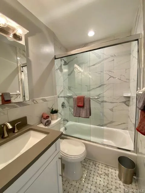 100 Westwood Drive, North Hempstead, NY, 2 Bedrooms Bedrooms, 5 Rooms Rooms,2 BathroomsBathrooms,Residential Lease,For Rent,Westwood,0,1019895 100 Westwood Drive, North Hempstead, NY, 2 Bedrooms Bedrooms, 5 Rooms Rooms,2 BathroomsBathrooms,Residential Lease,For Rent,Westwood,0,1019895