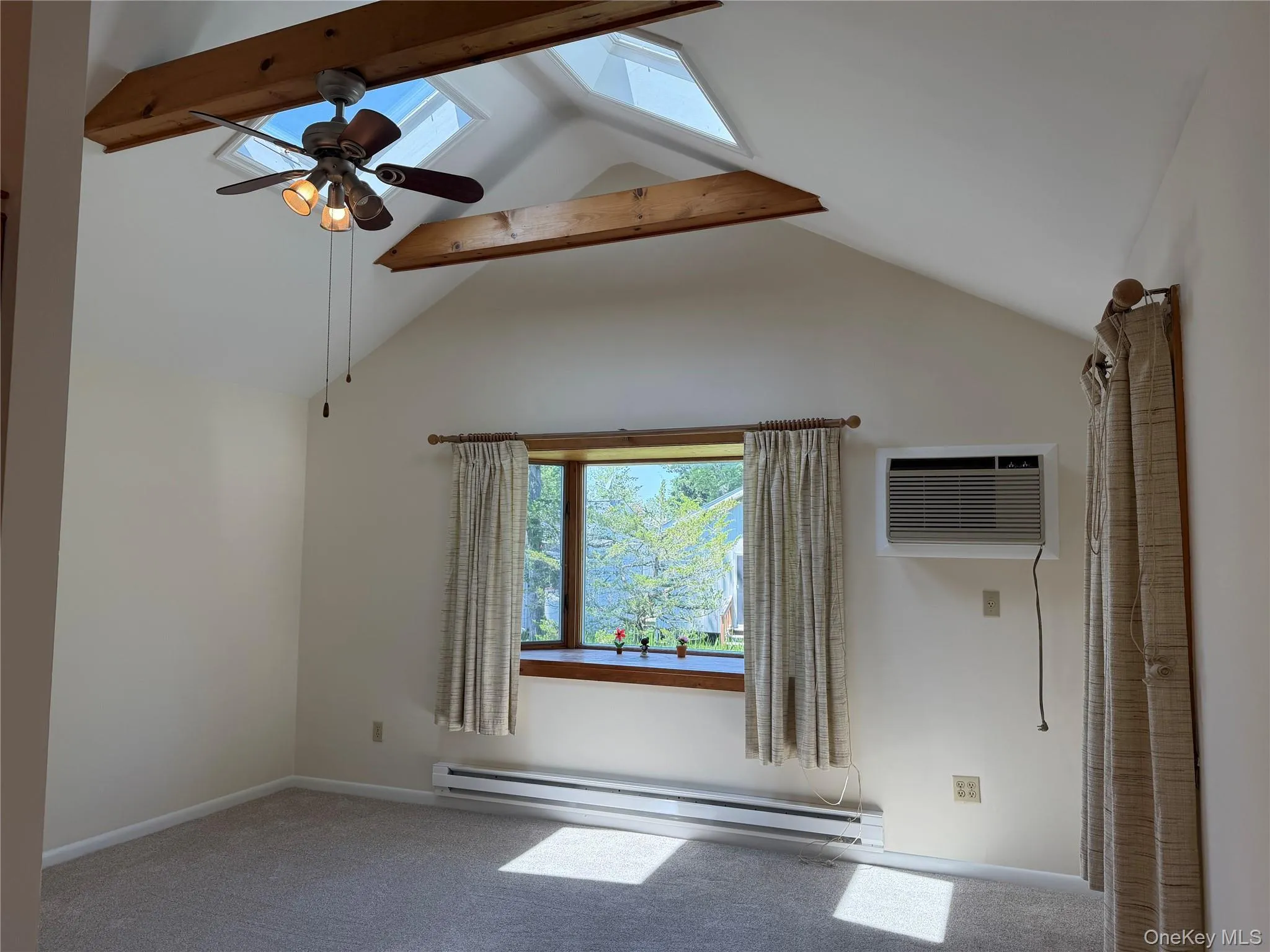Beamed Ceilingswth A/C wall unit, & Canal view Beamed Ceilingswth A/C wall unit, & Canal view