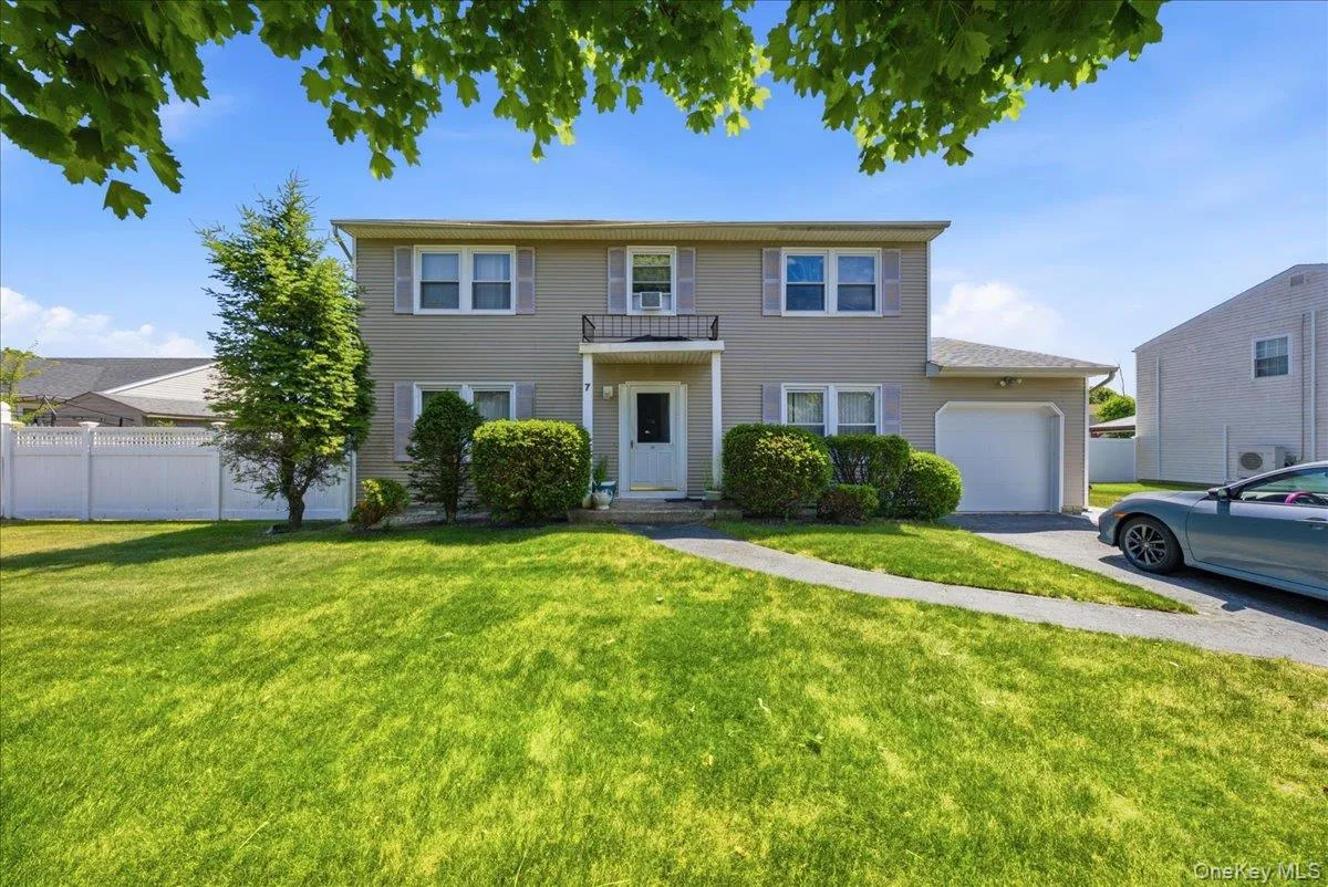 7 Apple Blossom Lane, Brookhaven, NY, 4 Bedrooms Bedrooms, 10 Rooms Rooms,3 BathroomsBathrooms,Residential,For Rent,Apple Blossom,0,1019899 7 Apple Blossom Lane, Brookhaven, NY, 4 Bedrooms Bedrooms, 10 Rooms Rooms,3 BathroomsBathrooms,Residential,For Rent,Apple Blossom,0,1019899