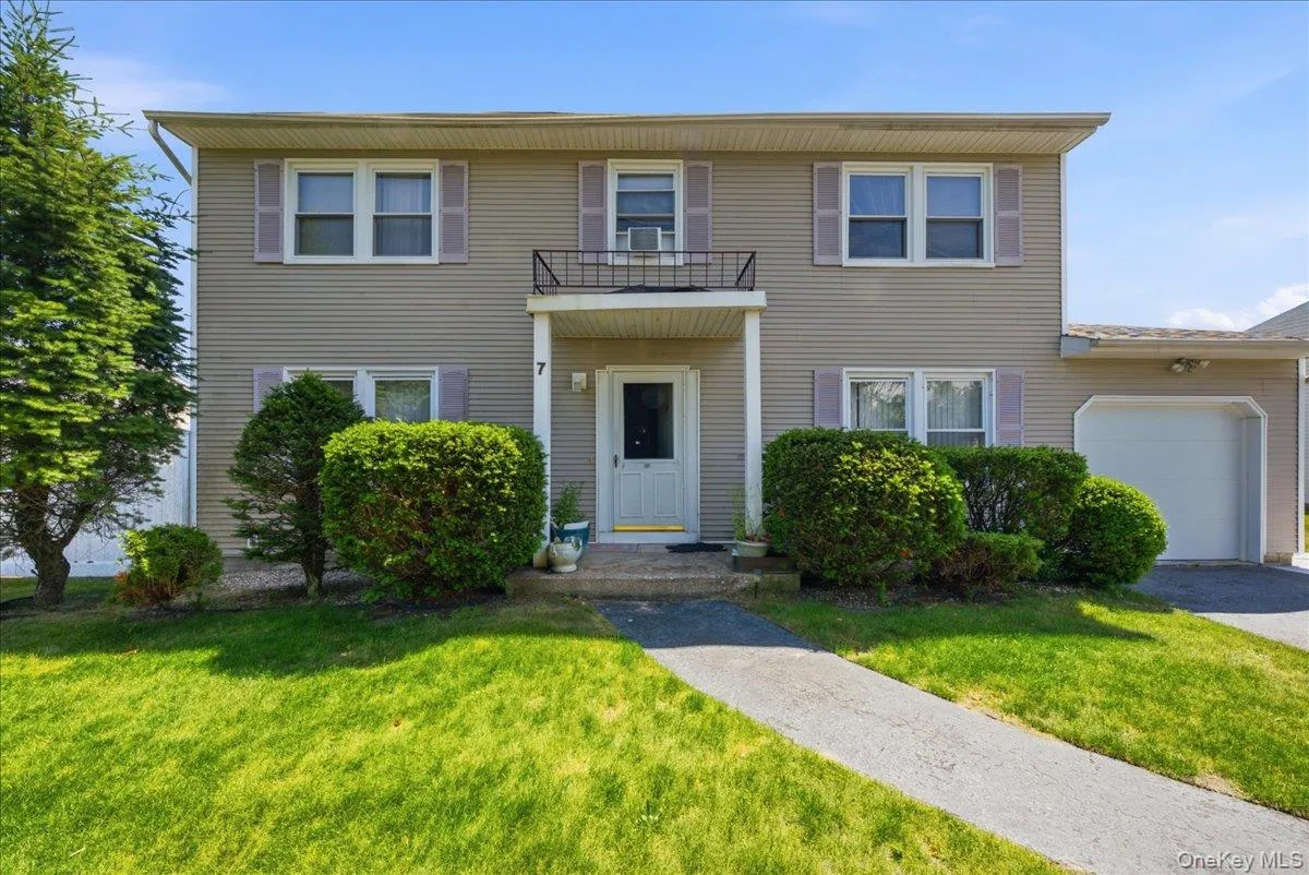 7 Apple Blossom Lane, Brookhaven, NY, 4 Bedrooms Bedrooms, 10 Rooms Rooms,3 BathroomsBathrooms,Residential,For Rent,Apple Blossom,0,1019899 7 Apple Blossom Lane, Brookhaven, NY, 4 Bedrooms Bedrooms, 10 Rooms Rooms,3 BathroomsBathrooms,Residential,For Rent,Apple Blossom,0,1019899