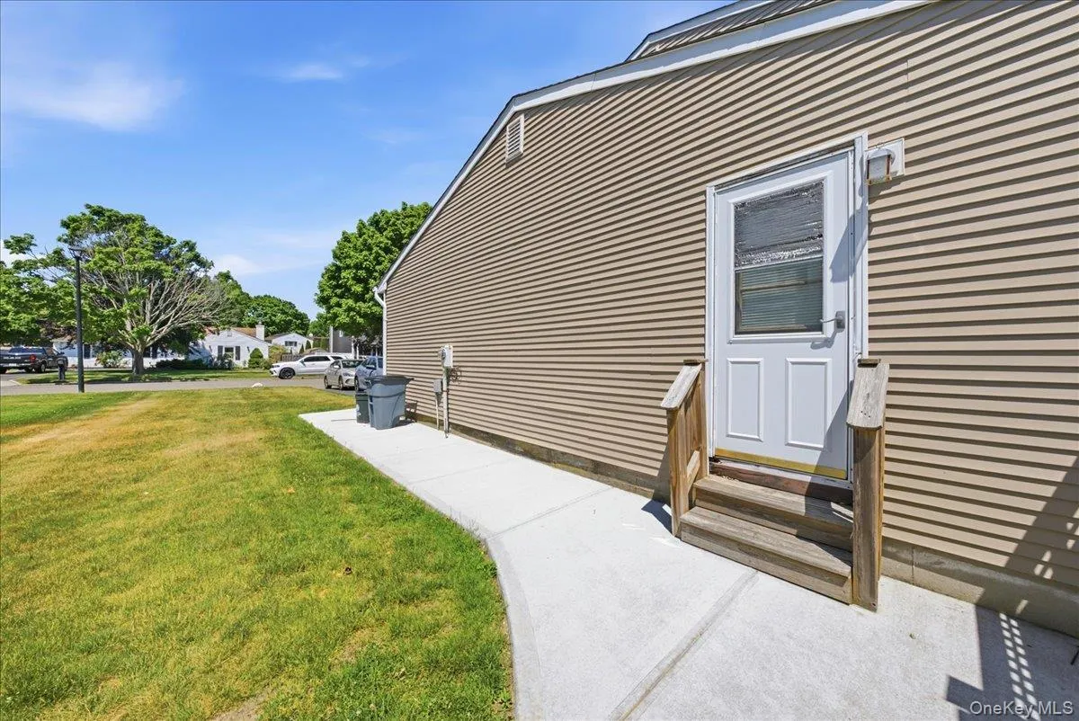 7 Apple Blossom Lane, Brookhaven, NY, 4 Bedrooms Bedrooms, 10 Rooms Rooms,3 BathroomsBathrooms,Residential,For Rent,Apple Blossom,0,1019899 7 Apple Blossom Lane, Brookhaven, NY, 4 Bedrooms Bedrooms, 10 Rooms Rooms,3 BathroomsBathrooms,Residential,For Rent,Apple Blossom,0,1019899