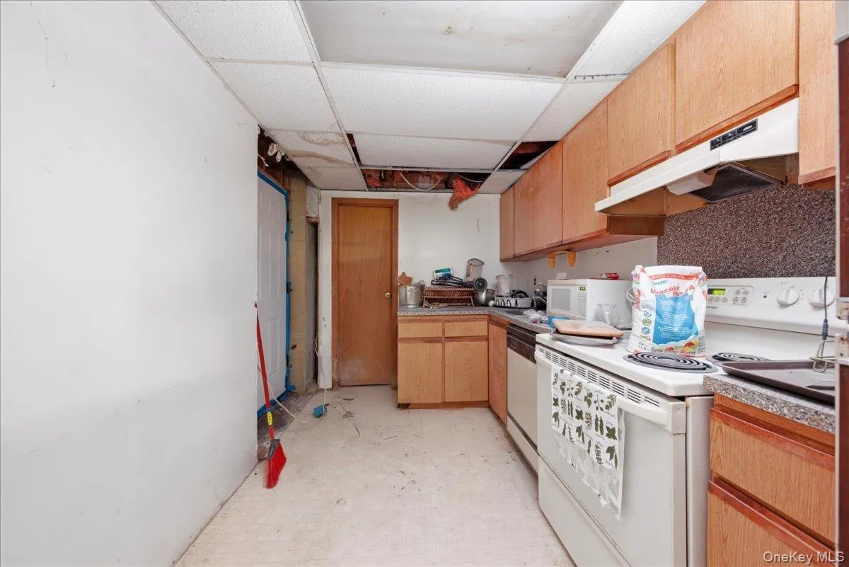 7 Apple Blossom Lane, Brookhaven, NY, 4 Bedrooms Bedrooms, 10 Rooms Rooms,3 BathroomsBathrooms,Residential,For Rent,Apple Blossom,0,1019899 7 Apple Blossom Lane, Brookhaven, NY, 4 Bedrooms Bedrooms, 10 Rooms Rooms,3 BathroomsBathrooms,Residential,For Rent,Apple Blossom,0,1019899
