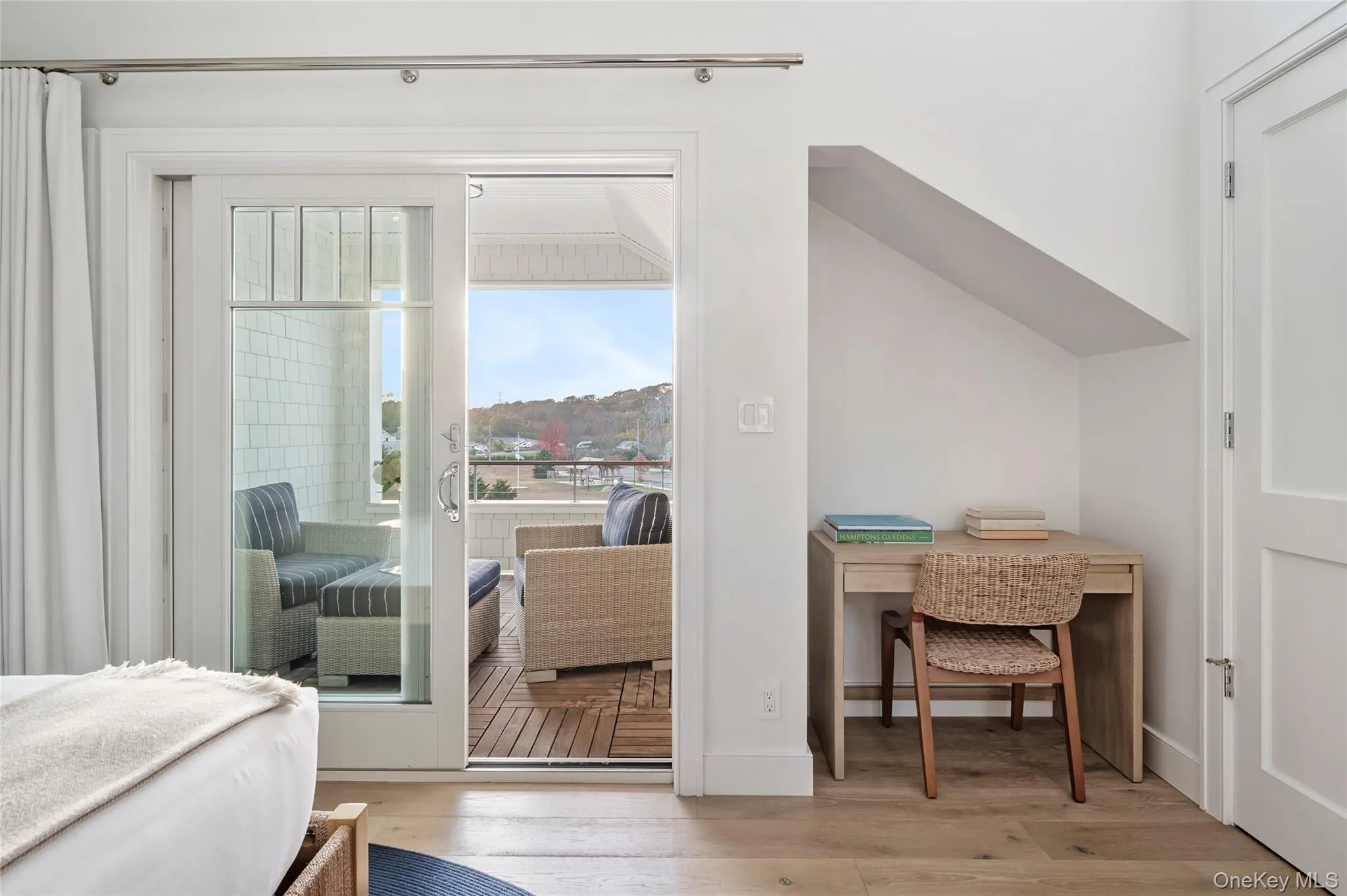 57 Old Boathouse Lane, Southampton, NY, 3 Bedrooms Bedrooms, 10 Rooms Rooms,3 BathroomsBathrooms,Residential,For Rent,Old Boathouse,0,1019903 57 Old Boathouse Lane, Southampton, NY, 3 Bedrooms Bedrooms, 10 Rooms Rooms,3 BathroomsBathrooms,Residential,For Rent,Old Boathouse,0,1019903