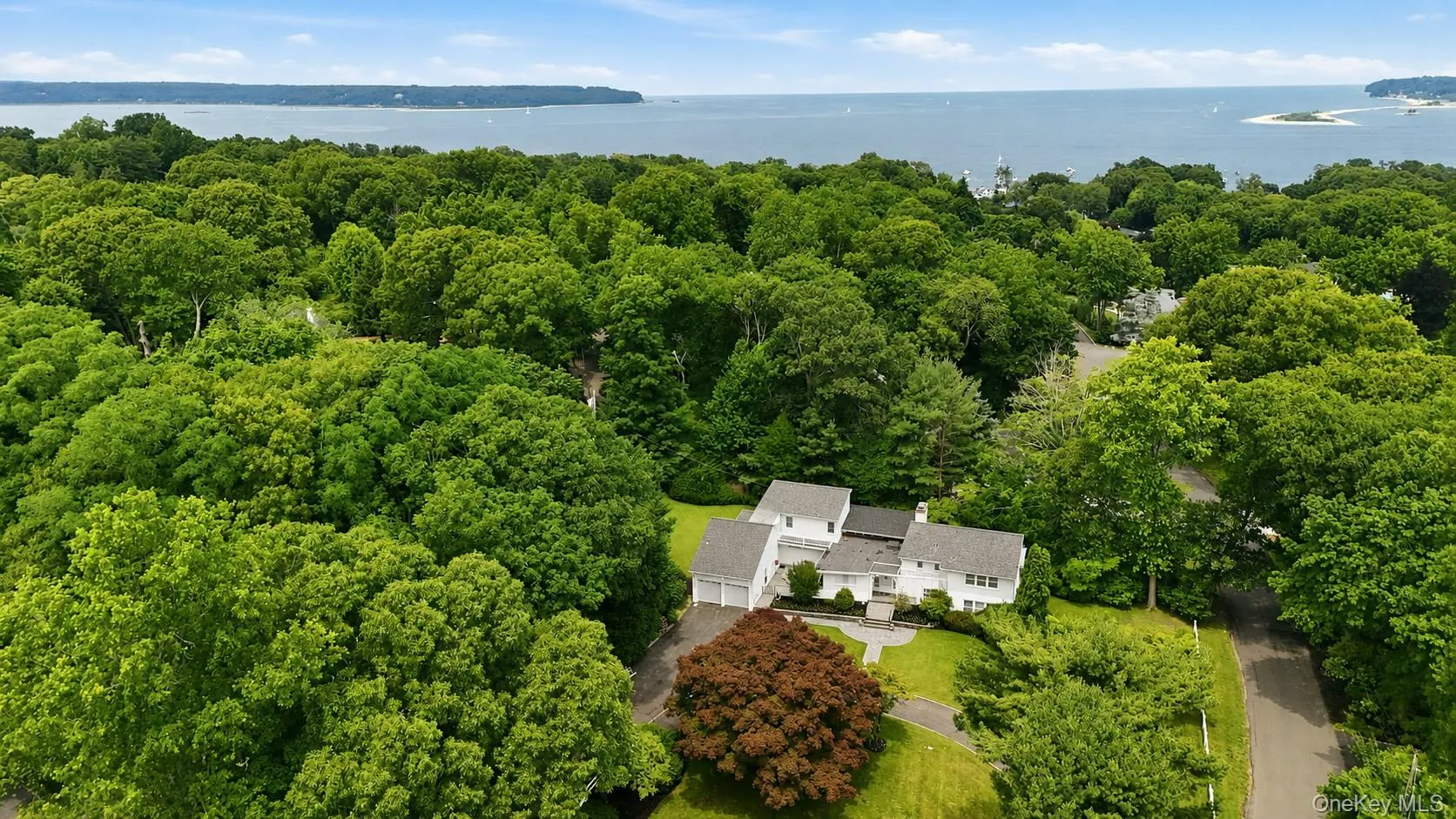 Private Huntington Bay Residence minutes to the Bay Private Huntington Bay Residence minutes to the Bay