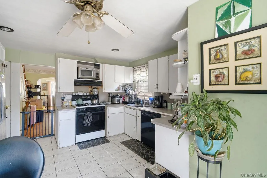 137-48 171st Street, New York, NY, 2 Bedrooms Bedrooms, 5 Rooms Rooms,2 BathroomsBathrooms,Residential,For Rent,171st,0,1019907 137-48 171st Street, New York, NY, 2 Bedrooms Bedrooms, 5 Rooms Rooms,2 BathroomsBathrooms,Residential,For Rent,171st,0,1019907