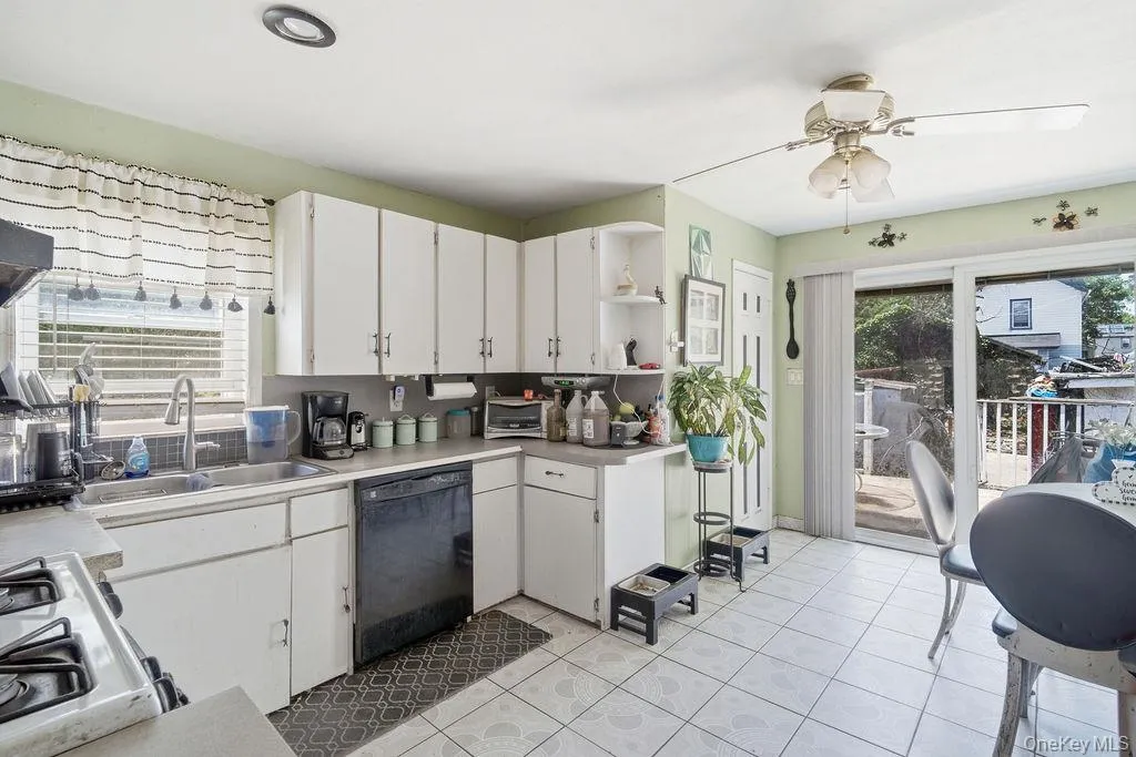 137-48 171st Street, New York, NY, 2 Bedrooms Bedrooms, 5 Rooms Rooms,2 BathroomsBathrooms,Residential,For Rent,171st,0,1019907 137-48 171st Street, New York, NY, 2 Bedrooms Bedrooms, 5 Rooms Rooms,2 BathroomsBathrooms,Residential,For Rent,171st,0,1019907