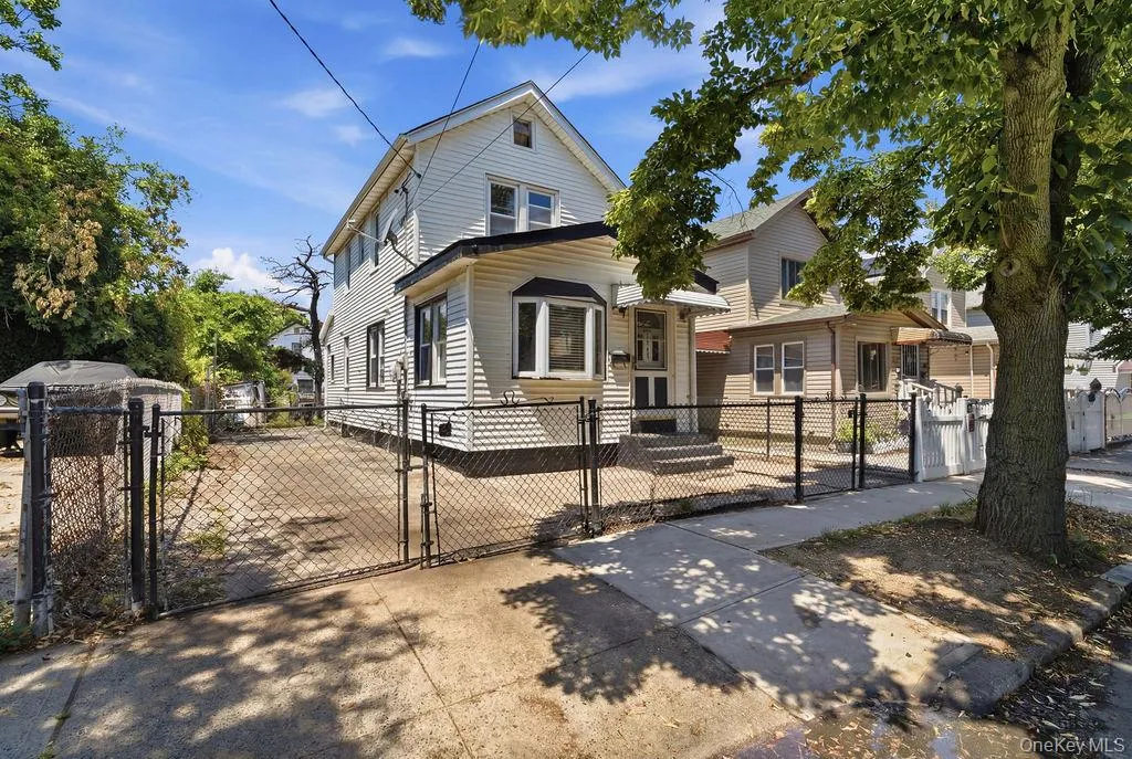 137-48 171st Street, New York, NY, 2 Bedrooms Bedrooms, 5 Rooms Rooms,2 BathroomsBathrooms,Residential,For Rent,171st,0,1019907 137-48 171st Street, New York, NY, 2 Bedrooms Bedrooms, 5 Rooms Rooms,2 BathroomsBathrooms,Residential,For Rent,171st,0,1019907