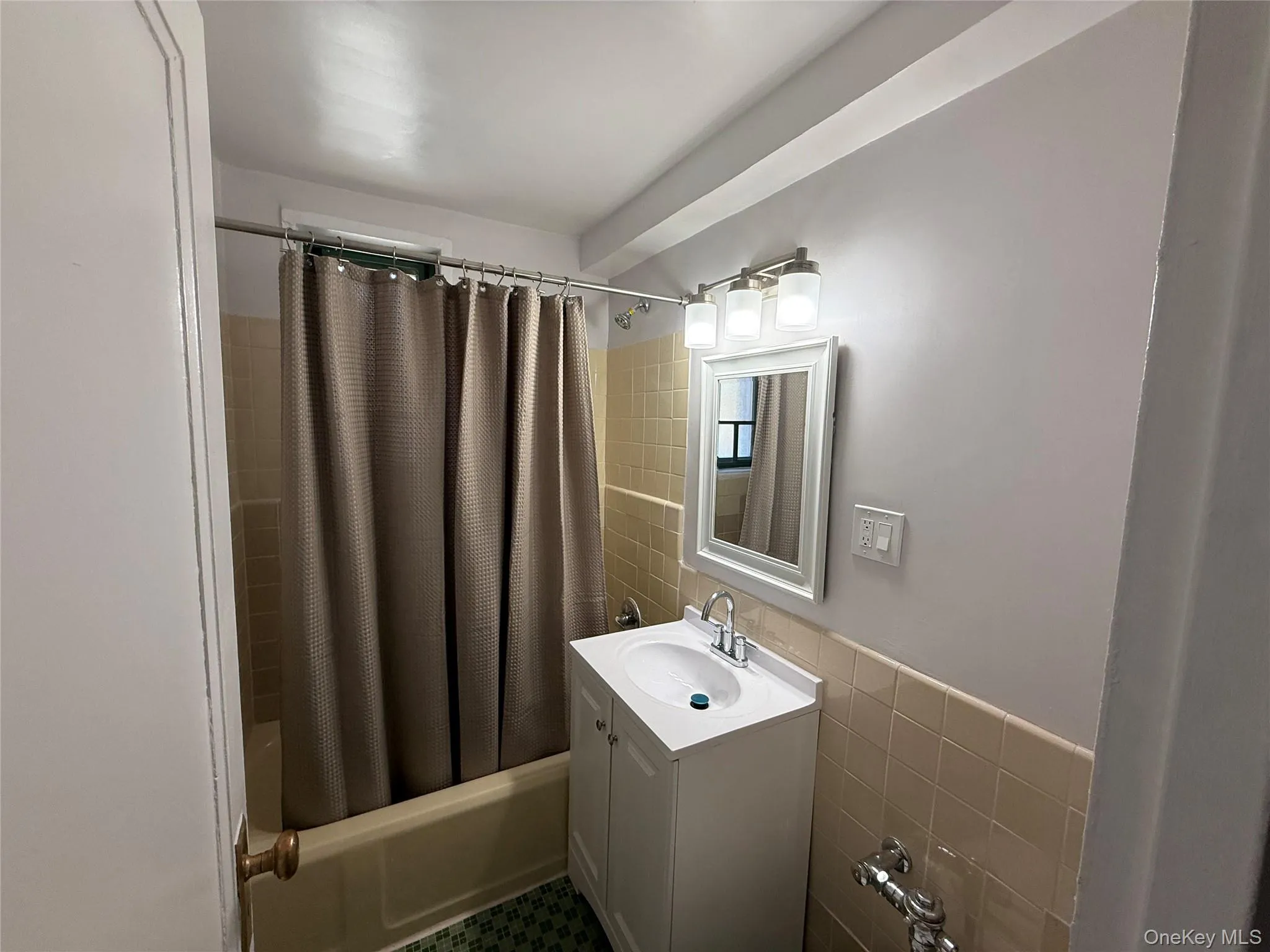 1725 Purdy Street, New York, NY, 1 Bedroom Bedrooms, 3 Rooms Rooms,1 BathroomBathrooms,Residential,For Rent,Purdy,0,1019909 1725 Purdy Street, New York, NY, 1 Bedroom Bedrooms, 3 Rooms Rooms,1 BathroomBathrooms,Residential,For Rent,Purdy,0,1019909
