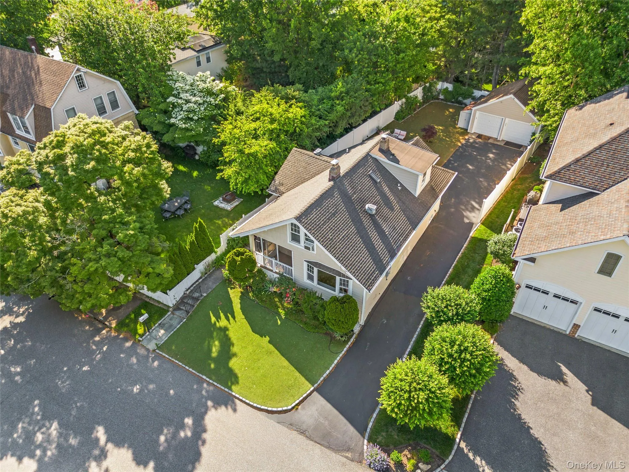 15 Pershing Avenue, Oyster Bay, NY, 3 Bedrooms Bedrooms, 8 Rooms Rooms,2 BathroomsBathrooms,Residential,For Rent,Pershing,0,1019915 15 Pershing Avenue, Oyster Bay, NY, 3 Bedrooms Bedrooms, 8 Rooms Rooms,2 BathroomsBathrooms,Residential,For Rent,Pershing,0,1019915