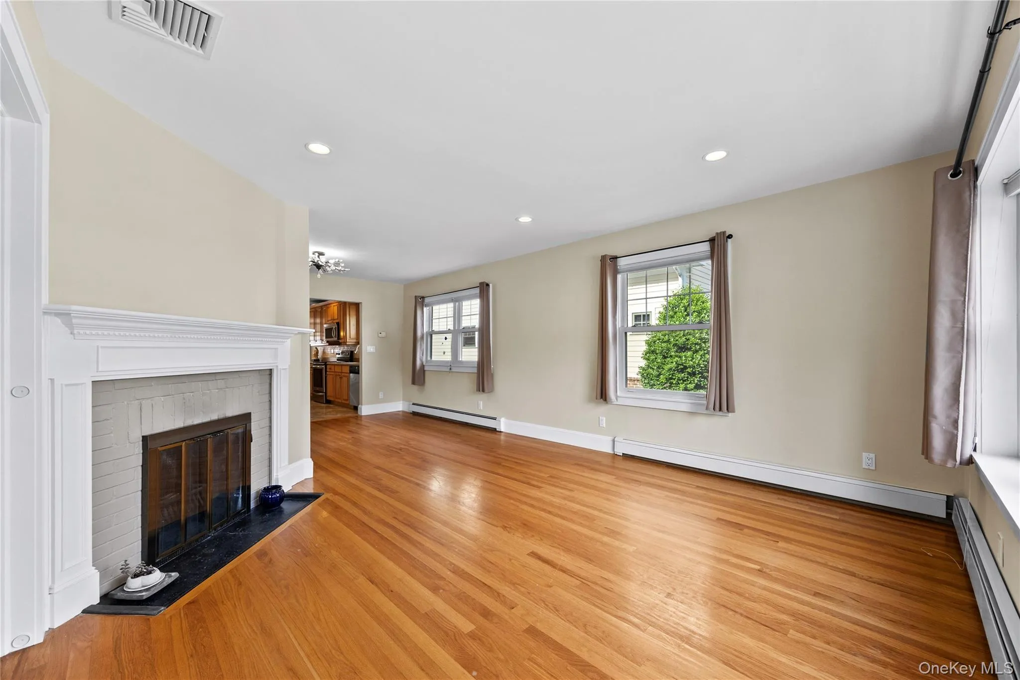 15 Pershing Avenue, Oyster Bay, NY, 3 Bedrooms Bedrooms, 8 Rooms Rooms,2 BathroomsBathrooms,Residential,For Rent,Pershing,0,1019915 15 Pershing Avenue, Oyster Bay, NY, 3 Bedrooms Bedrooms, 8 Rooms Rooms,2 BathroomsBathrooms,Residential,For Rent,Pershing,0,1019915