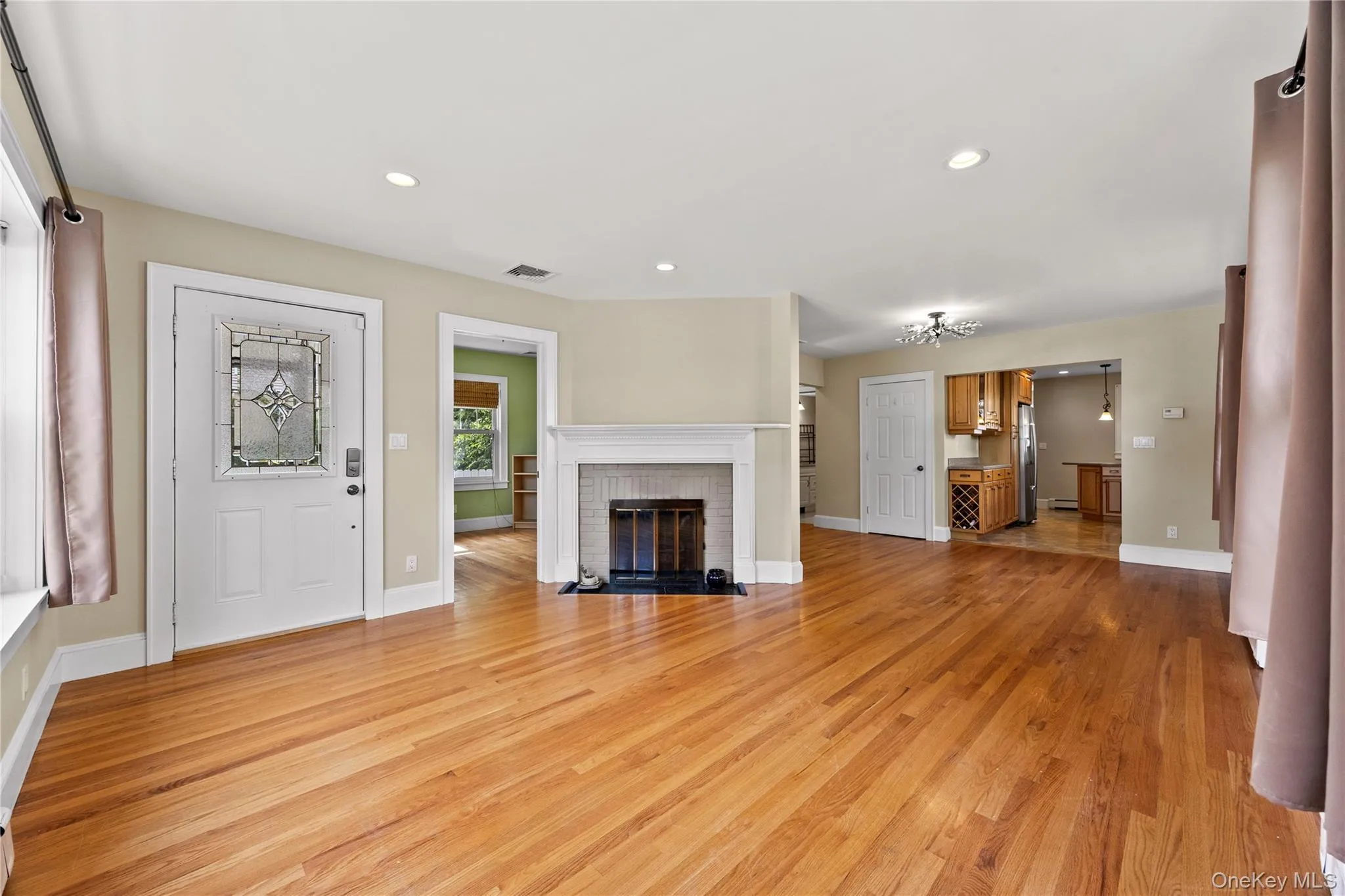 15 Pershing Avenue, Oyster Bay, NY, 3 Bedrooms Bedrooms, 8 Rooms Rooms,2 BathroomsBathrooms,Residential,For Rent,Pershing,0,1019915 15 Pershing Avenue, Oyster Bay, NY, 3 Bedrooms Bedrooms, 8 Rooms Rooms,2 BathroomsBathrooms,Residential,For Rent,Pershing,0,1019915