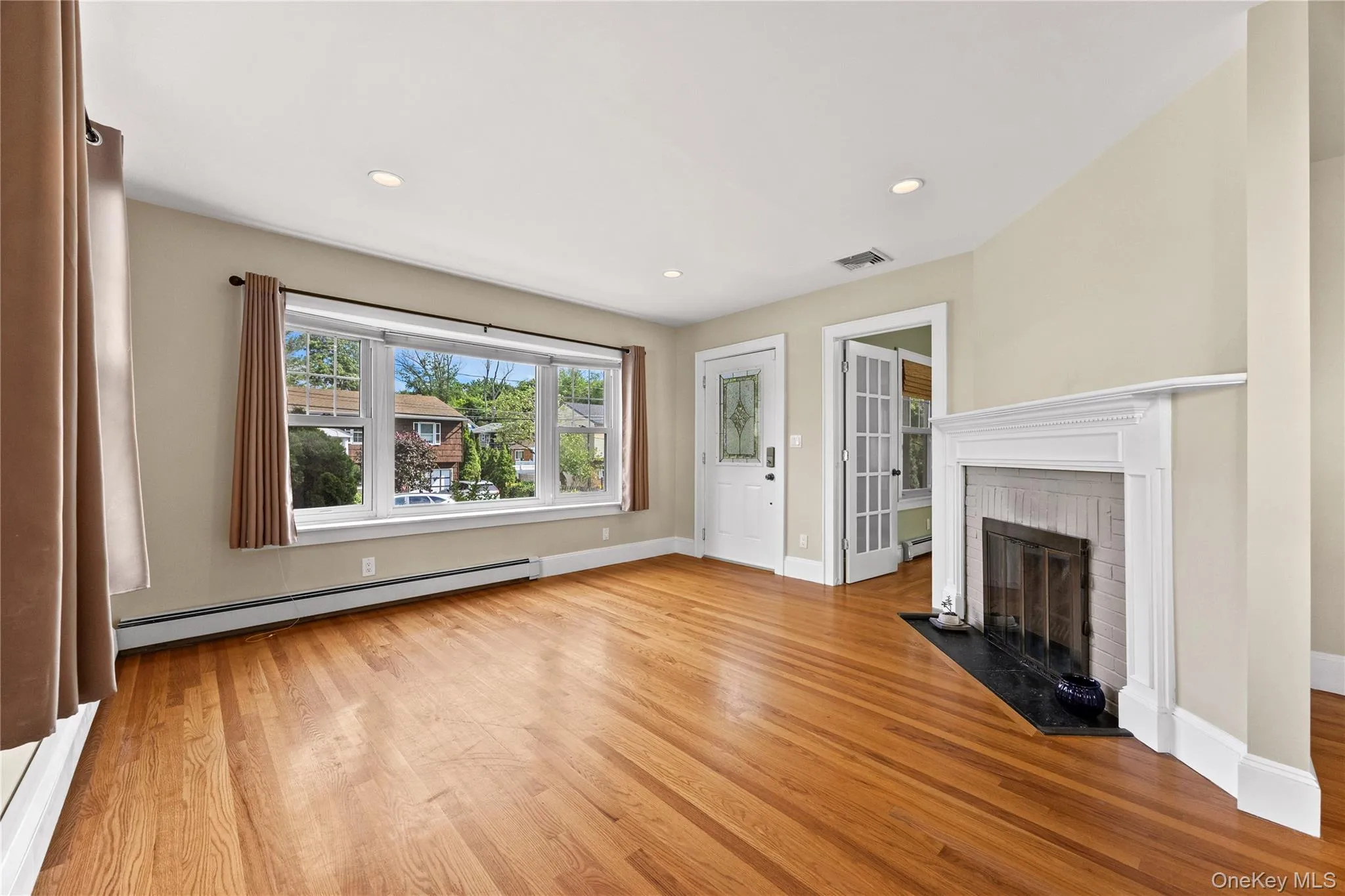 15 Pershing Avenue, Oyster Bay, NY, 3 Bedrooms Bedrooms, 8 Rooms Rooms,2 BathroomsBathrooms,Residential,For Rent,Pershing,0,1019915 15 Pershing Avenue, Oyster Bay, NY, 3 Bedrooms Bedrooms, 8 Rooms Rooms,2 BathroomsBathrooms,Residential,For Rent,Pershing,0,1019915