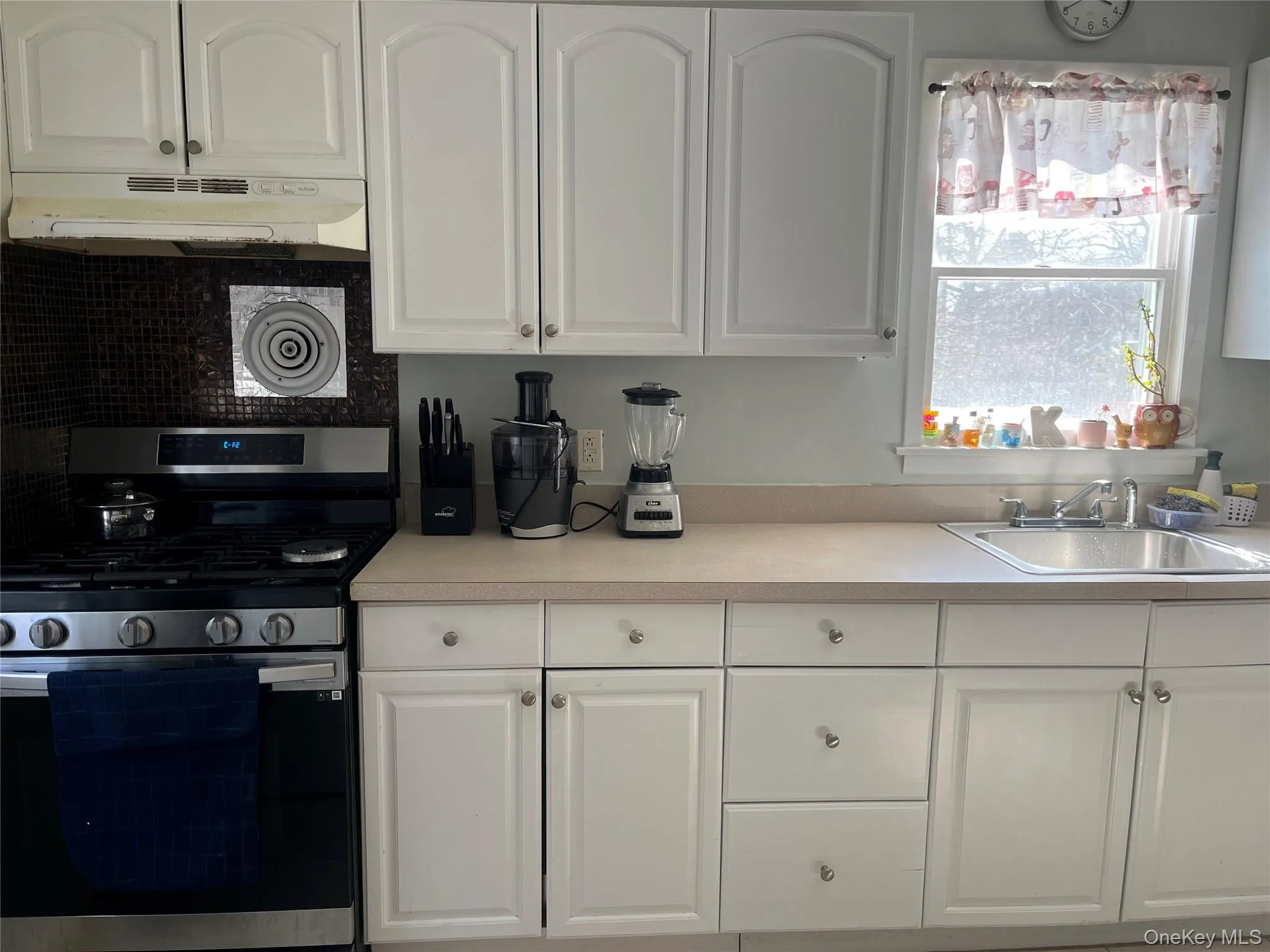 43 2nd Avenue, Islip, NY, 4 Bedrooms Bedrooms, 7 Rooms Rooms,2 BathroomsBathrooms,Residential,For Rent,2nd,0,1019922 43 2nd Avenue, Islip, NY, 4 Bedrooms Bedrooms, 7 Rooms Rooms,2 BathroomsBathrooms,Residential,For Rent,2nd,0,1019922