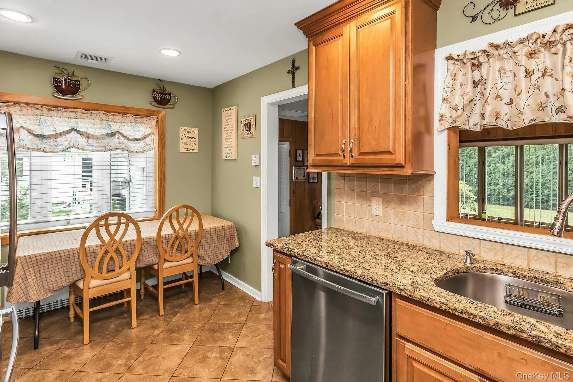 2782 Harvey Avenue, Hempstead, NY, 4 Bedrooms Bedrooms, 9 Rooms Rooms,2 BathroomsBathrooms,Residential,For Rent,Harvey,0,1019952 2782 Harvey Avenue, Hempstead, NY, 4 Bedrooms Bedrooms, 9 Rooms Rooms,2 BathroomsBathrooms,Residential,For Rent,Harvey,0,1019952