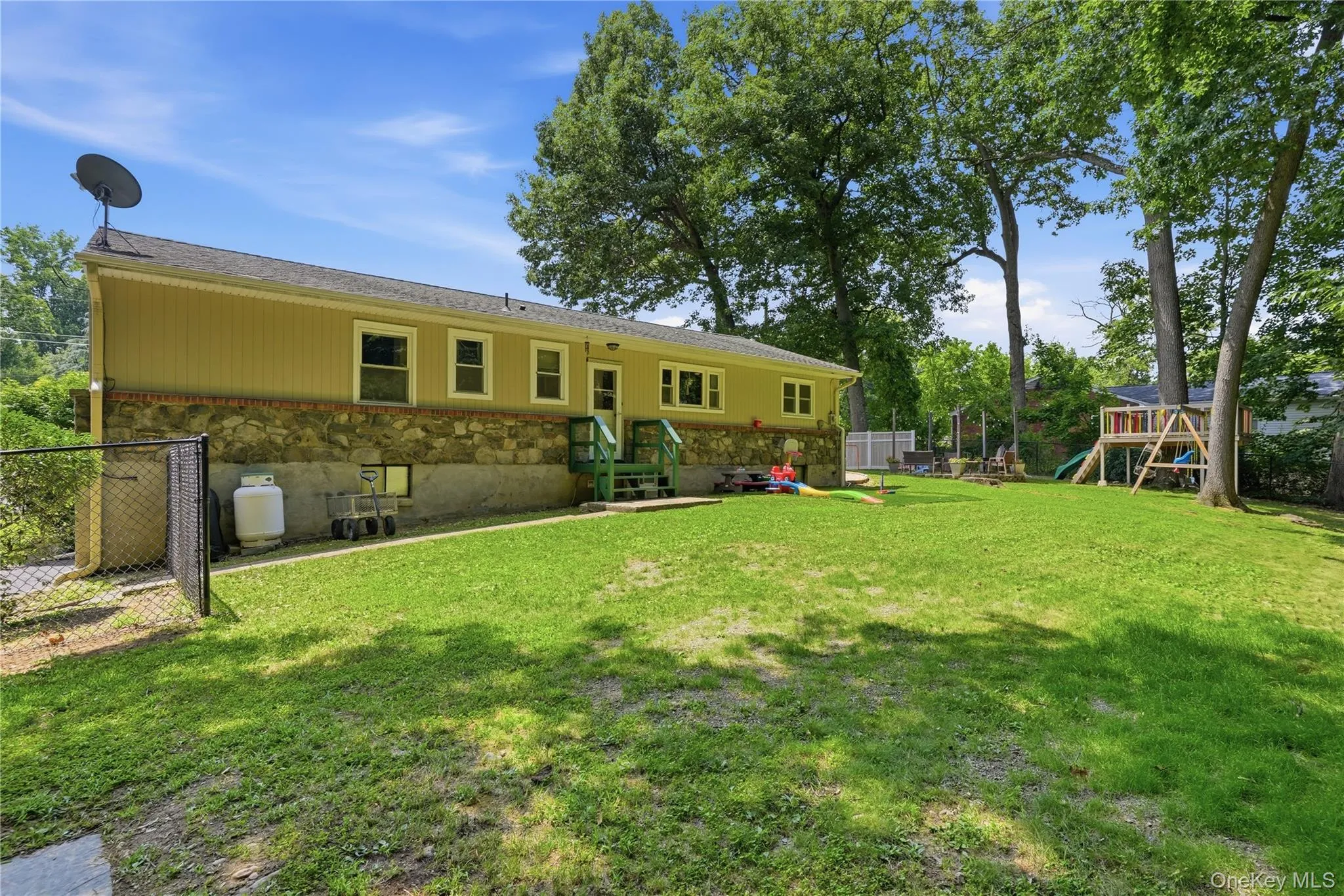 26 Garden Drive, New Windsor, NY, 3 Bedrooms Bedrooms, 8 Rooms Rooms,1 BathroomBathrooms,Residential,For Rent,Garden,0,1019959 26 Garden Drive, New Windsor, NY, 3 Bedrooms Bedrooms, 8 Rooms Rooms,1 BathroomBathrooms,Residential,For Rent,Garden,0,1019959