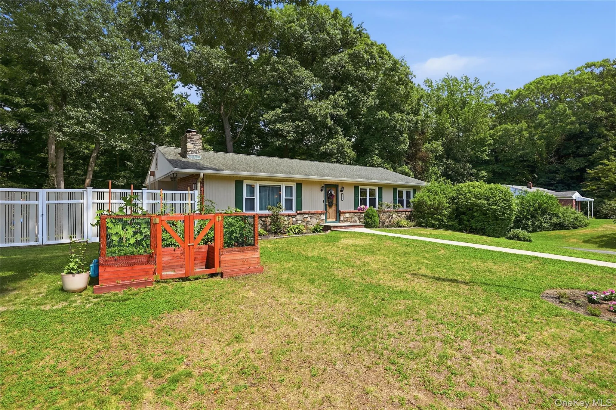 26 Garden Drive, New Windsor, NY, 3 Bedrooms Bedrooms, 8 Rooms Rooms,1 BathroomBathrooms,Residential,For Rent,Garden,0,1019959 26 Garden Drive, New Windsor, NY, 3 Bedrooms Bedrooms, 8 Rooms Rooms,1 BathroomBathrooms,Residential,For Rent,Garden,0,1019959