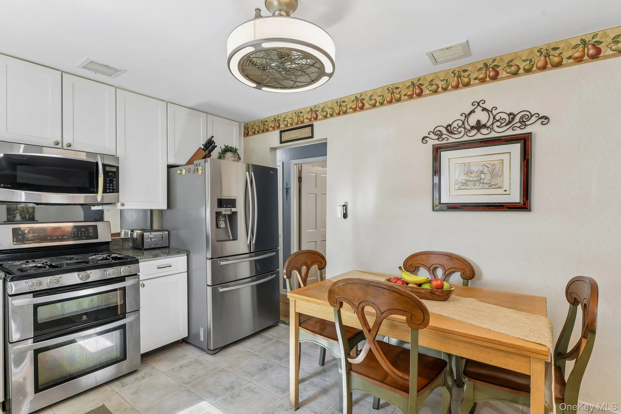 7814 Langdale Street, New York, NY, 3 Bedrooms Bedrooms, 6 Rooms Rooms,1 BathroomBathrooms,Residential,For Rent,Langdale,0,1019966 7814 Langdale Street, New York, NY, 3 Bedrooms Bedrooms, 6 Rooms Rooms,1 BathroomBathrooms,Residential,For Rent,Langdale,0,1019966