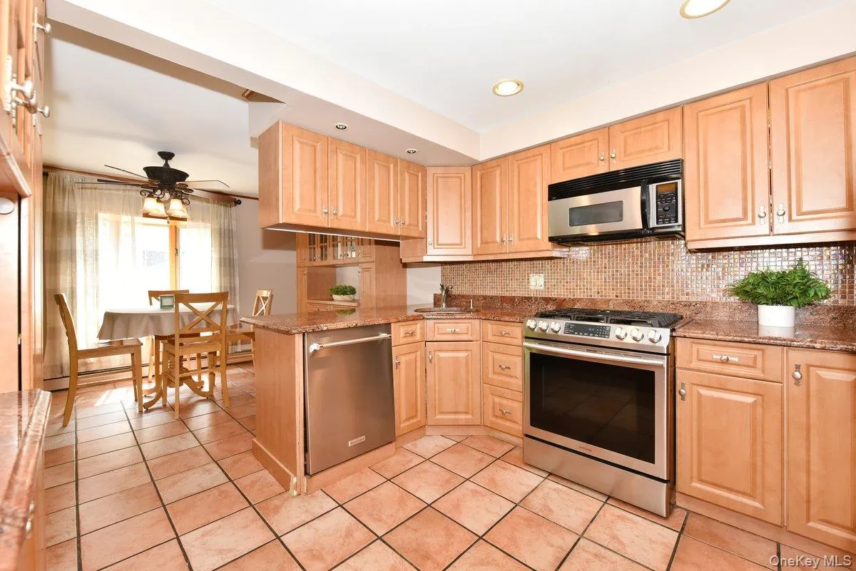 112 Cambridge Avenue, Hempstead, NY, 3 Bedrooms Bedrooms, 7 Rooms Rooms,2 BathroomsBathrooms,Residential,For Rent,Cambridge,0,1019971 112 Cambridge Avenue, Hempstead, NY, 3 Bedrooms Bedrooms, 7 Rooms Rooms,2 BathroomsBathrooms,Residential,For Rent,Cambridge,0,1019971