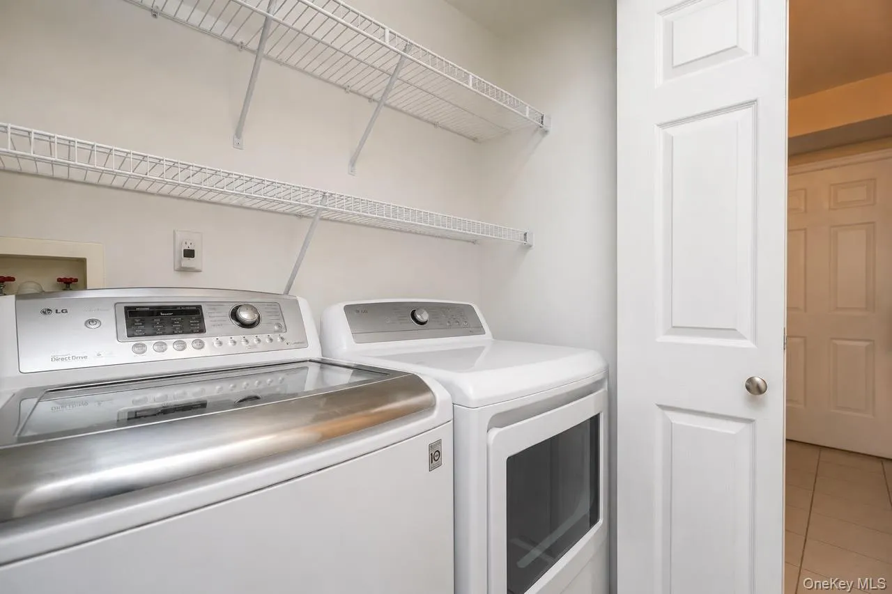 64 Amanda Court, New York, NY, 4 Bedrooms Bedrooms, 10 Rooms Rooms,3 BathroomsBathrooms,Residential,For Rent,Amanda,0,1019988 64 Amanda Court, New York, NY, 4 Bedrooms Bedrooms, 10 Rooms Rooms,3 BathroomsBathrooms,Residential,For Rent,Amanda,0,1019988