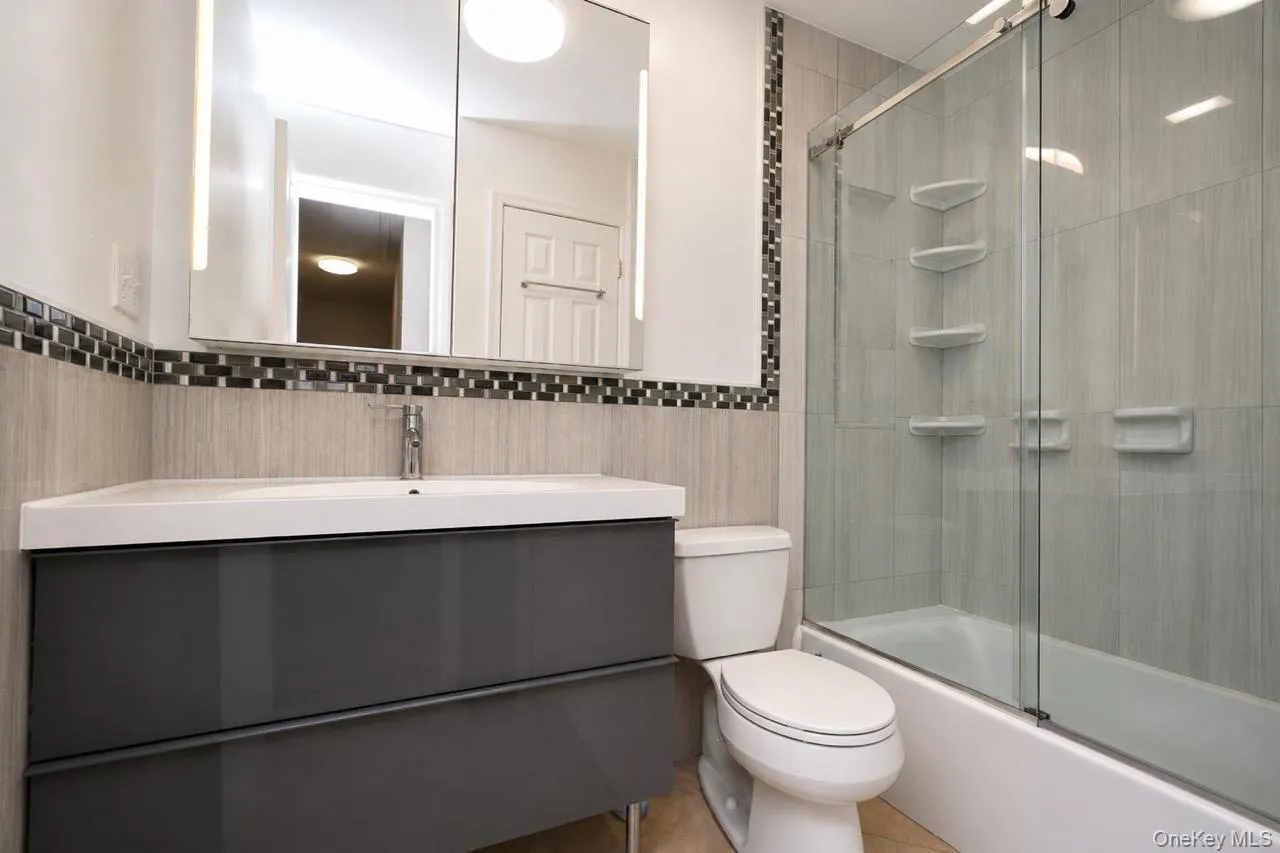64 Amanda Court, New York, NY, 4 Bedrooms Bedrooms, 10 Rooms Rooms,3 BathroomsBathrooms,Residential,For Rent,Amanda,0,1019988 64 Amanda Court, New York, NY, 4 Bedrooms Bedrooms, 10 Rooms Rooms,3 BathroomsBathrooms,Residential,For Rent,Amanda,0,1019988