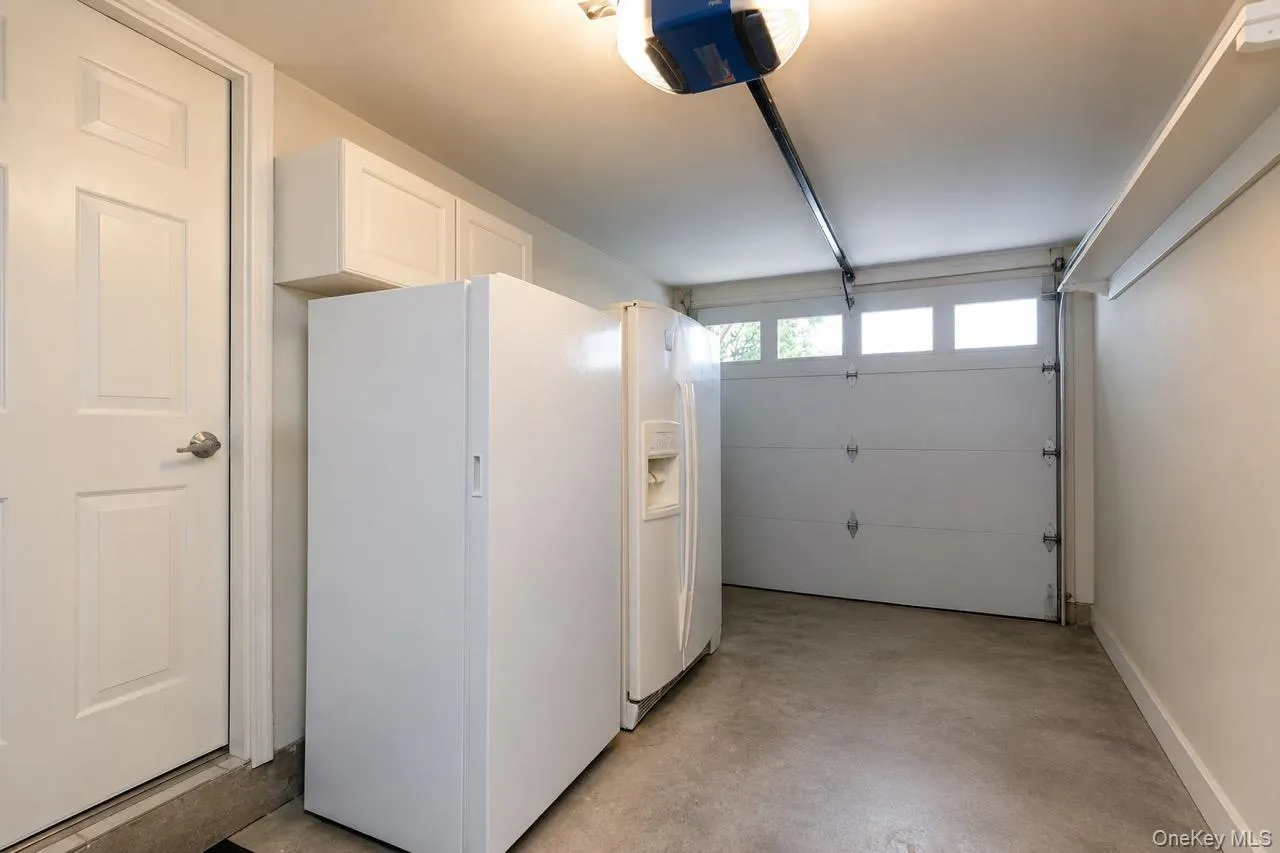 64 Amanda Court, New York, NY, 4 Bedrooms Bedrooms, 10 Rooms Rooms,3 BathroomsBathrooms,Residential,For Rent,Amanda,0,1019988 64 Amanda Court, New York, NY, 4 Bedrooms Bedrooms, 10 Rooms Rooms,3 BathroomsBathrooms,Residential,For Rent,Amanda,0,1019988