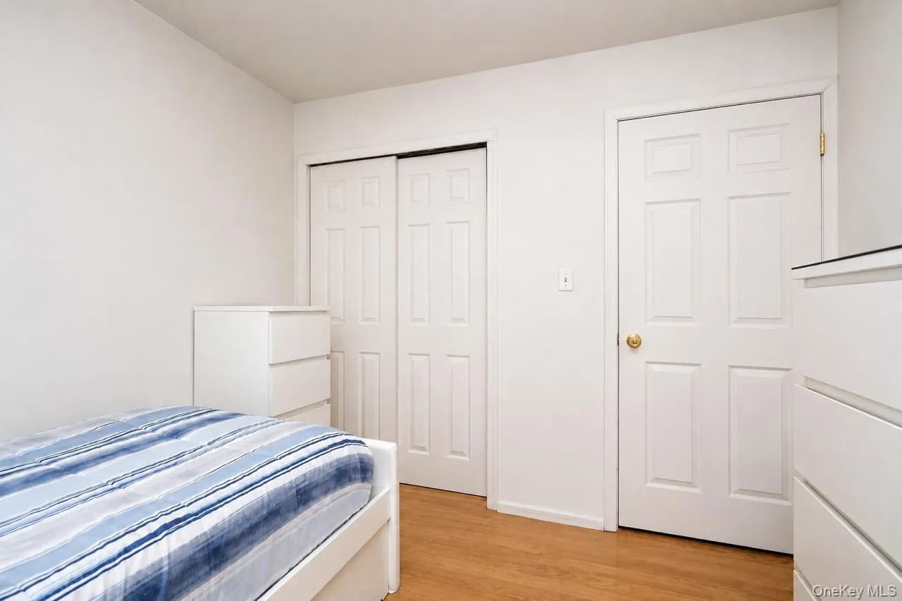 64 Amanda Court, New York, NY, 4 Bedrooms Bedrooms, 10 Rooms Rooms,3 BathroomsBathrooms,Residential,For Rent,Amanda,0,1019988 64 Amanda Court, New York, NY, 4 Bedrooms Bedrooms, 10 Rooms Rooms,3 BathroomsBathrooms,Residential,For Rent,Amanda,0,1019988