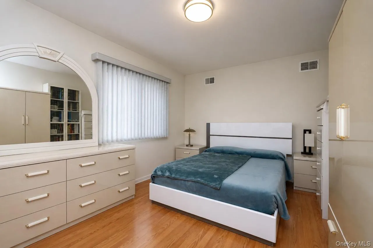 64 Amanda Court, New York, NY, 4 Bedrooms Bedrooms, 10 Rooms Rooms,3 BathroomsBathrooms,Residential,For Rent,Amanda,0,1019988 64 Amanda Court, New York, NY, 4 Bedrooms Bedrooms, 10 Rooms Rooms,3 BathroomsBathrooms,Residential,For Rent,Amanda,0,1019988