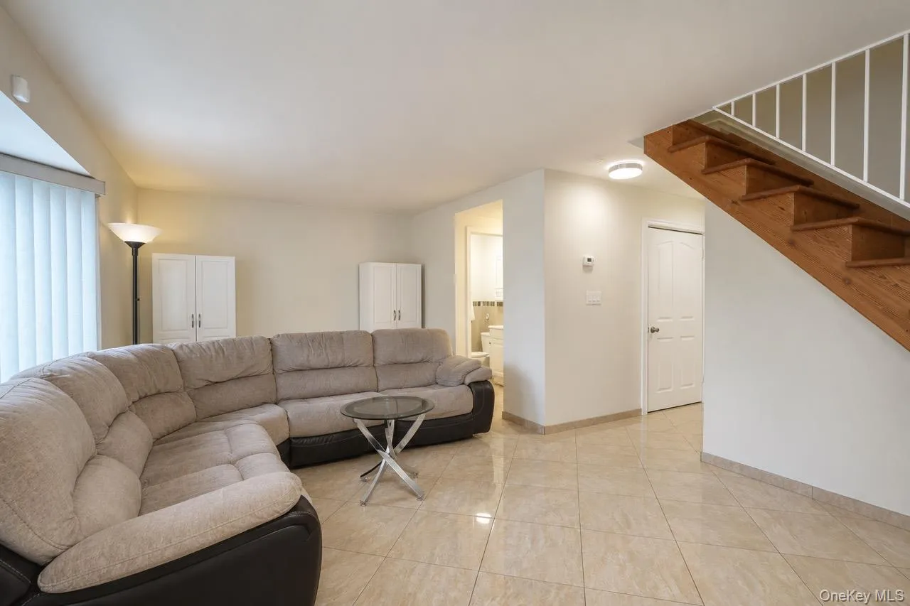 64 Amanda Court, New York, NY, 4 Bedrooms Bedrooms, 10 Rooms Rooms,3 BathroomsBathrooms,Residential,For Rent,Amanda,0,1019988 64 Amanda Court, New York, NY, 4 Bedrooms Bedrooms, 10 Rooms Rooms,3 BathroomsBathrooms,Residential,For Rent,Amanda,0,1019988