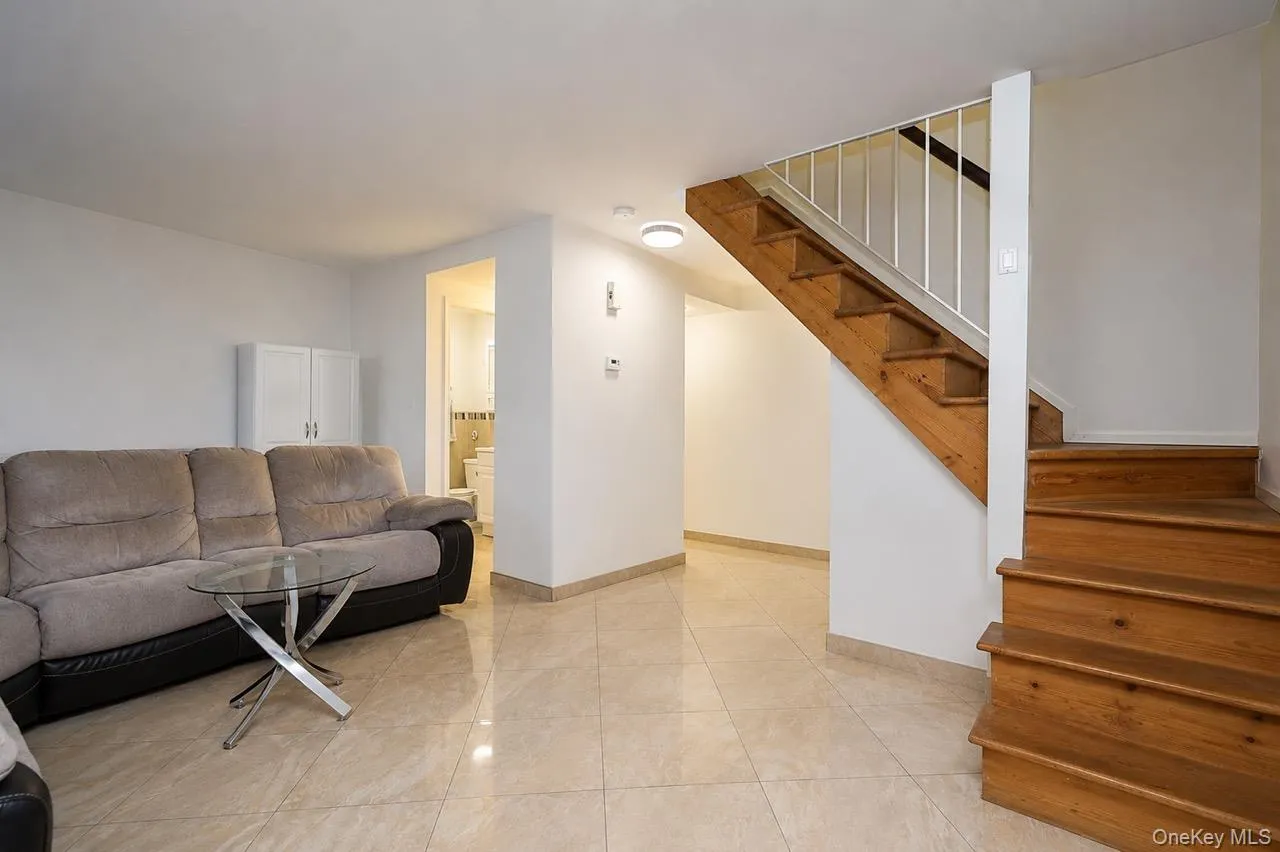 64 Amanda Court, New York, NY, 4 Bedrooms Bedrooms, 10 Rooms Rooms,3 BathroomsBathrooms,Residential,For Rent,Amanda,0,1019988 64 Amanda Court, New York, NY, 4 Bedrooms Bedrooms, 10 Rooms Rooms,3 BathroomsBathrooms,Residential,For Rent,Amanda,0,1019988