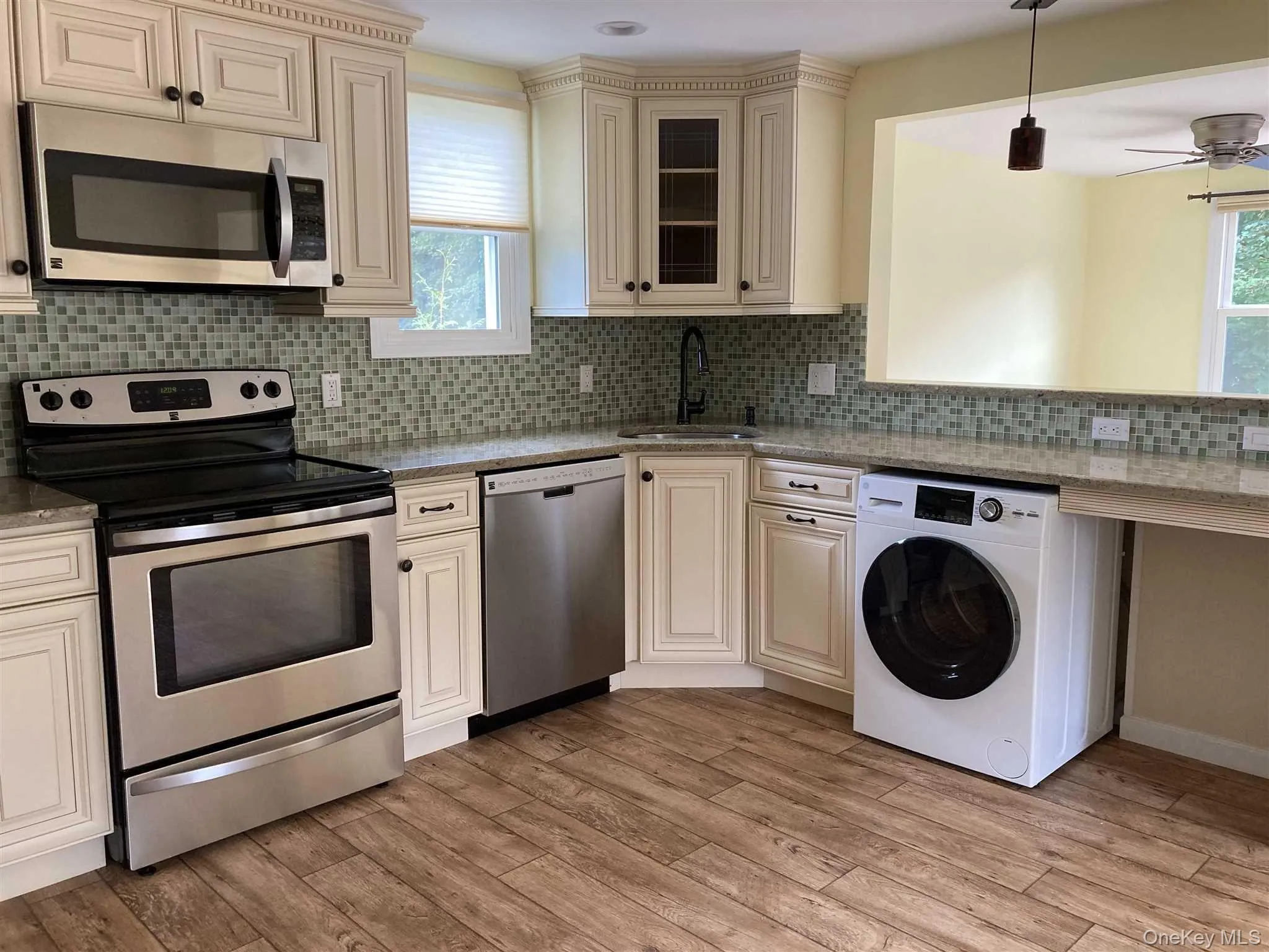 Stainless steel appliances, washer/dryer Stainless steel appliances, washer/dryer