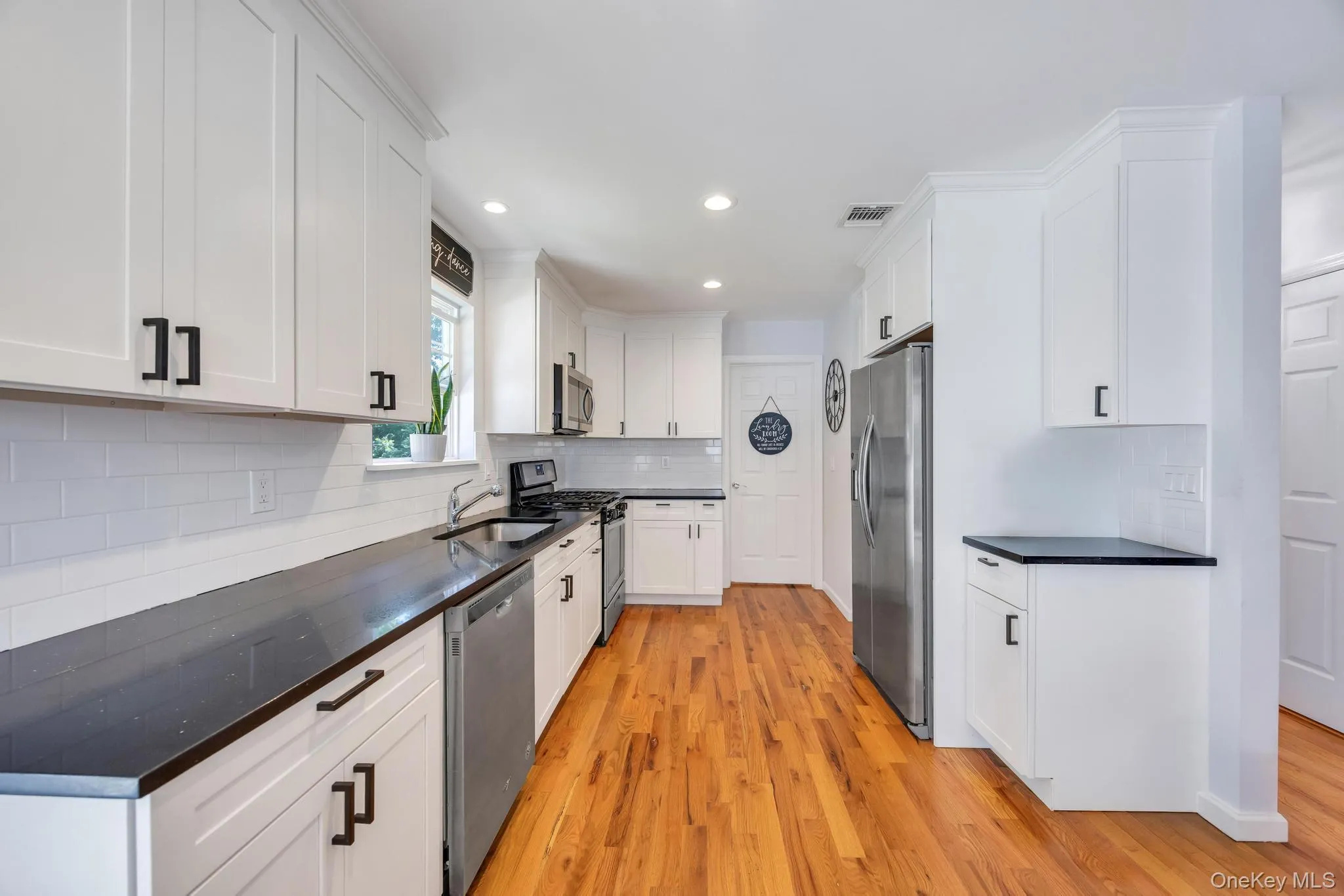 5 The Green, Brookhaven, NY, 3 Bedrooms Bedrooms, 7 Rooms Rooms,2 BathroomsBathrooms,Residential,For Rent,The,0,1019996 5 The Green, Brookhaven, NY, 3 Bedrooms Bedrooms, 7 Rooms Rooms,2 BathroomsBathrooms,Residential,For Rent,The,0,1019996