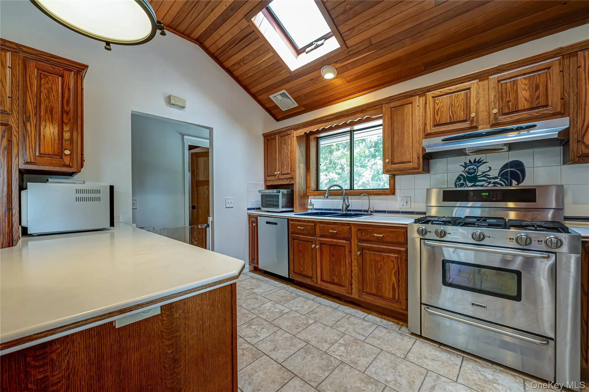 Plenty of Cabinet Space & Skylights Plenty of Cabinet Space & Skylights