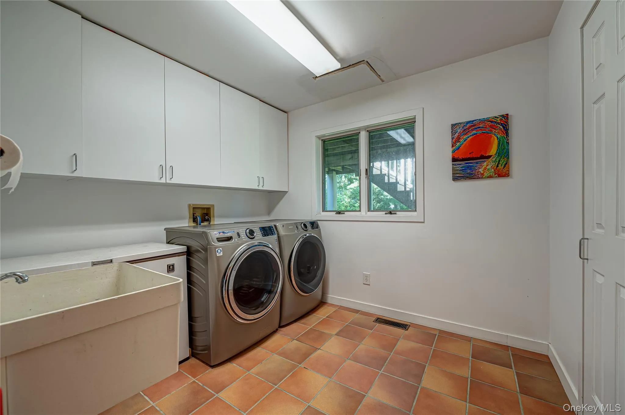 1st floor huge laundry room with plenty of storage & walk in closet 1st floor huge laundry room with plenty of storage & walk in closet