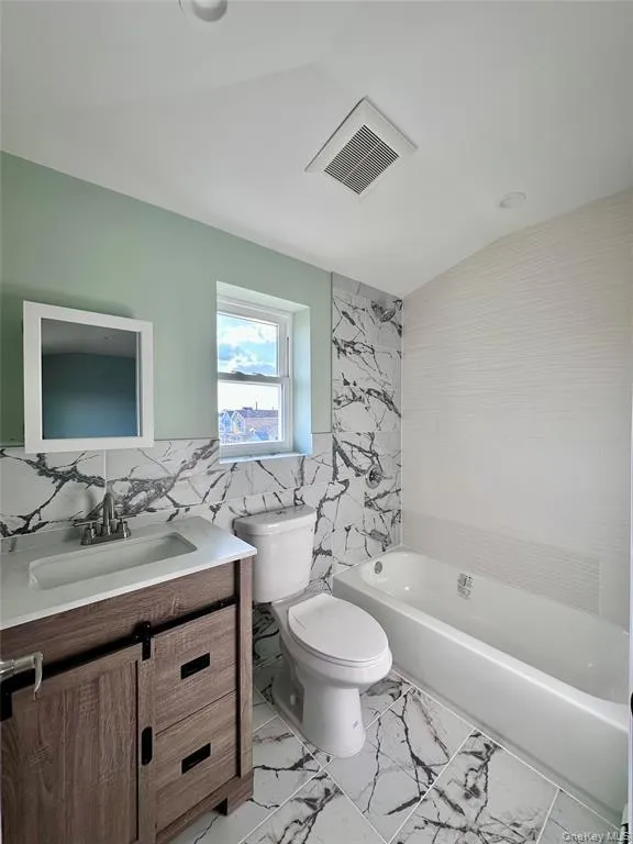 99-76 164th Ave, New York, NY, 3 Bedrooms Bedrooms, 5 Rooms Rooms,2 BathroomsBathrooms,Residential Lease,For Rent,164th Ave,0,1020005 99-76 164th Ave, New York, NY, 3 Bedrooms Bedrooms, 5 Rooms Rooms,2 BathroomsBathrooms,Residential Lease,For Rent,164th Ave,0,1020005