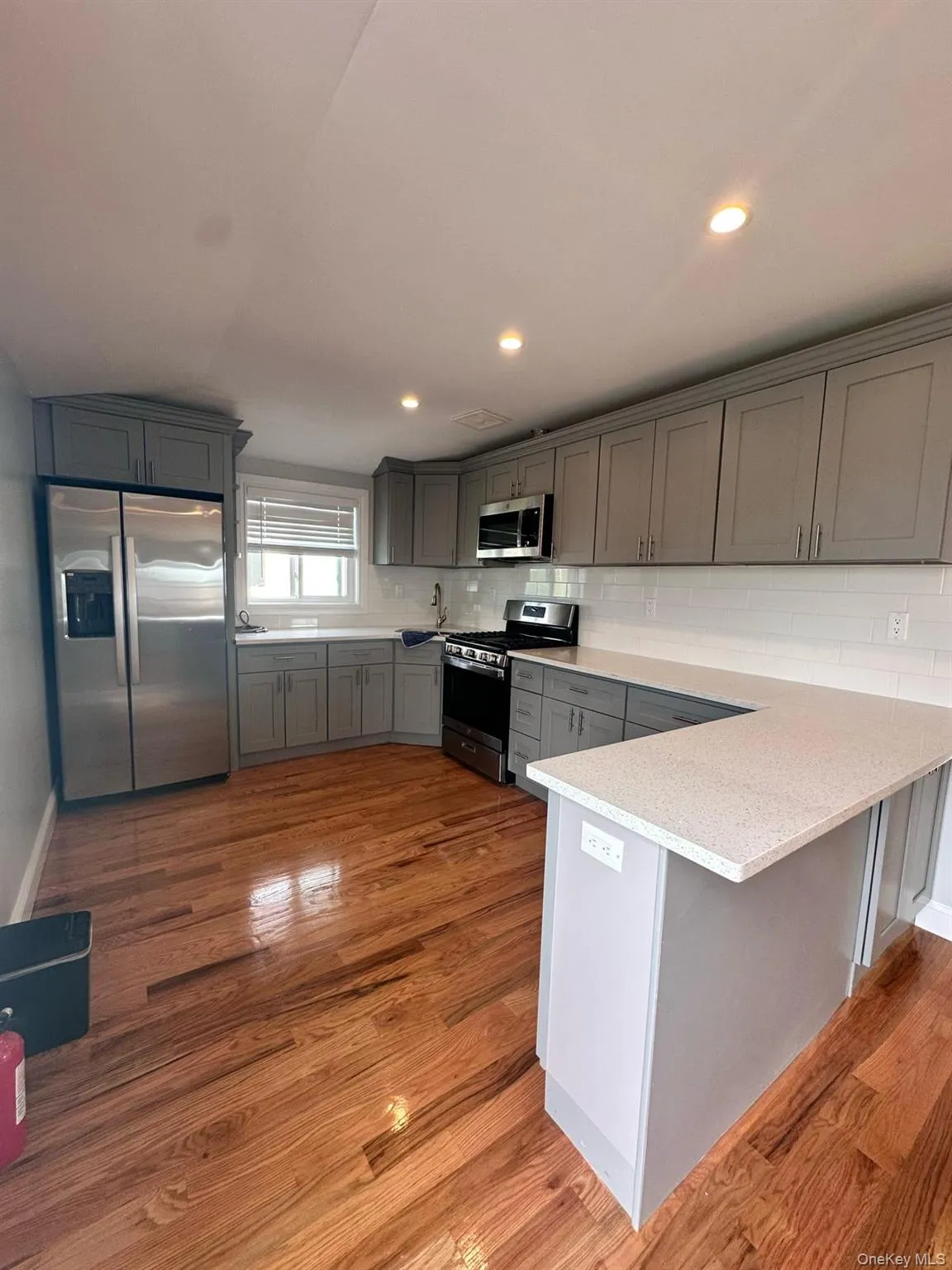 99-76 164th Ave, New York, NY, 3 Bedrooms Bedrooms, 5 Rooms Rooms,2 BathroomsBathrooms,Residential Lease,For Rent,164th Ave,0,1020005 99-76 164th Ave, New York, NY, 3 Bedrooms Bedrooms, 5 Rooms Rooms,2 BathroomsBathrooms,Residential Lease,For Rent,164th Ave,0,1020005