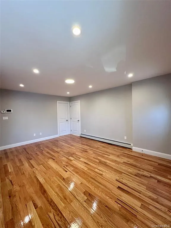99-76 164th Ave, New York, NY, 3 Bedrooms Bedrooms, 5 Rooms Rooms,2 BathroomsBathrooms,Residential Lease,For Rent,164th Ave,0,1020005 99-76 164th Ave, New York, NY, 3 Bedrooms Bedrooms, 5 Rooms Rooms,2 BathroomsBathrooms,Residential Lease,For Rent,164th Ave,0,1020005
