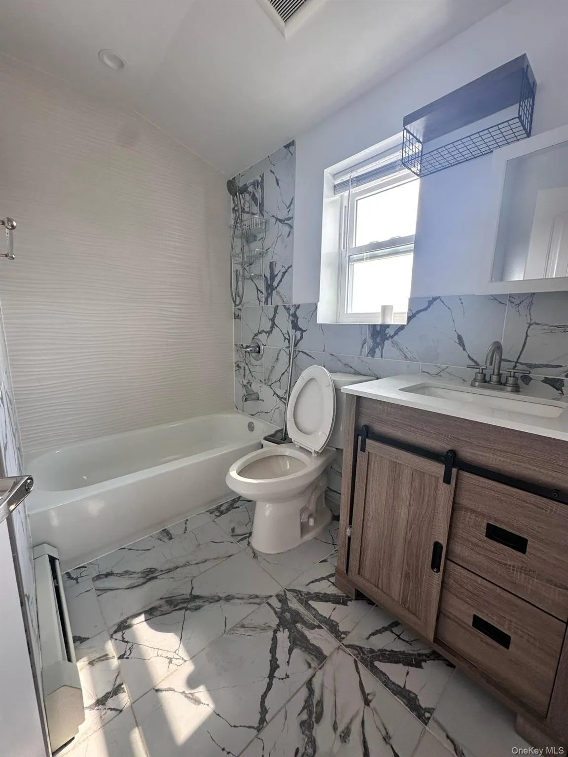 99-76 164th Ave, New York, NY, 3 Bedrooms Bedrooms, 5 Rooms Rooms,2 BathroomsBathrooms,Residential Lease,For Rent,164th Ave,0,1020005 99-76 164th Ave, New York, NY, 3 Bedrooms Bedrooms, 5 Rooms Rooms,2 BathroomsBathrooms,Residential Lease,For Rent,164th Ave,0,1020005