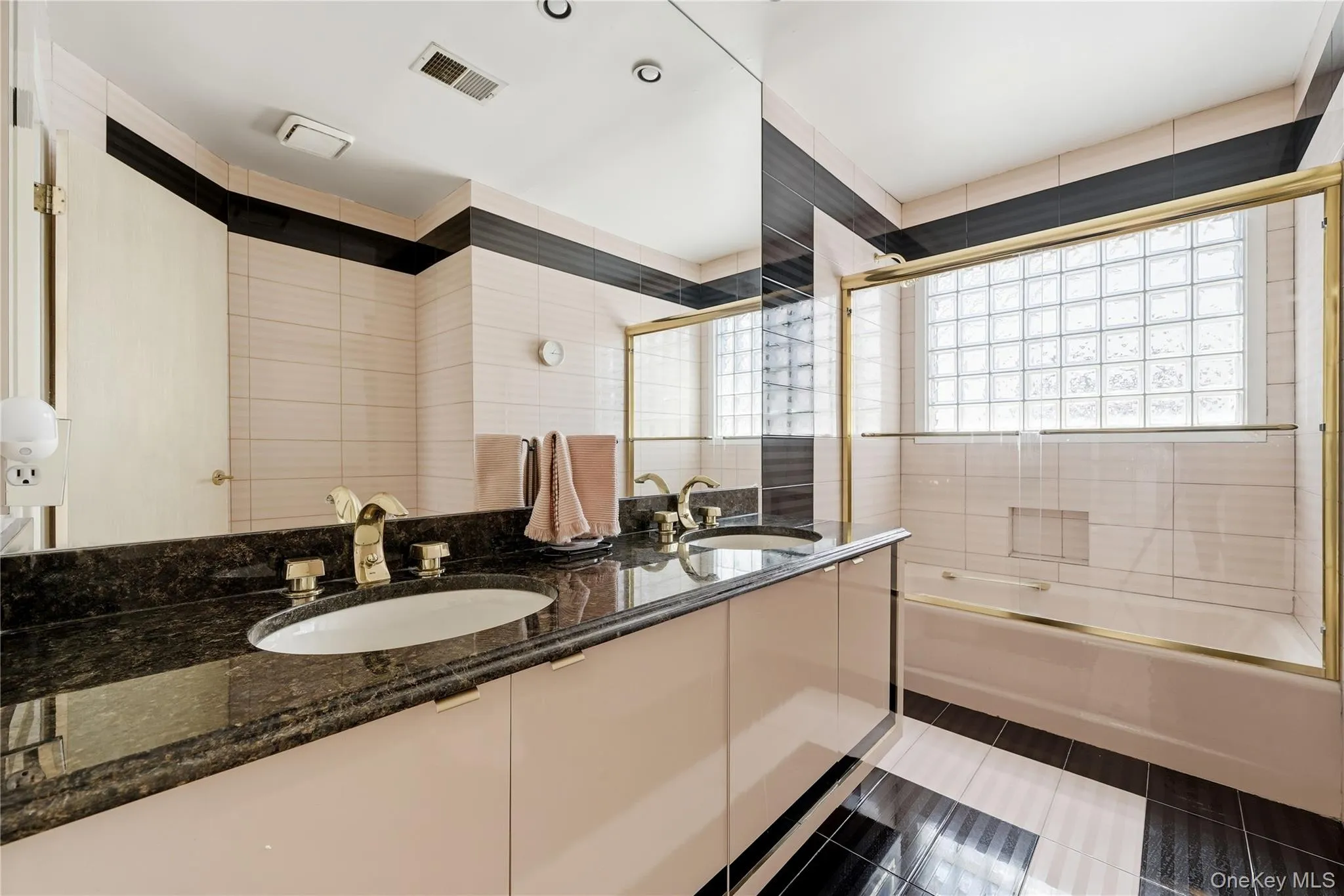 1233 Beech Street, Hempstead, NY, 5 Bedrooms Bedrooms, 10 Rooms Rooms,3 BathroomsBathrooms,Residential,For Rent,Beech,0,1020006 1233 Beech Street, Hempstead, NY, 5 Bedrooms Bedrooms, 10 Rooms Rooms,3 BathroomsBathrooms,Residential,For Rent,Beech,0,1020006
