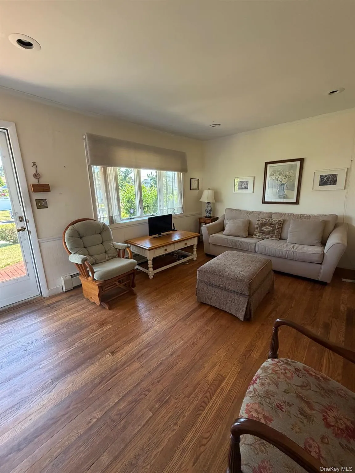 25 Surrey Lane, Oyster Bay, NY, 3 Bedrooms Bedrooms, 8 Rooms Rooms,1 BathroomBathrooms,Residential Lease,For Rent,Surrey,0,1020008 25 Surrey Lane, Oyster Bay, NY, 3 Bedrooms Bedrooms, 8 Rooms Rooms,1 BathroomBathrooms,Residential Lease,For Rent,Surrey,0,1020008