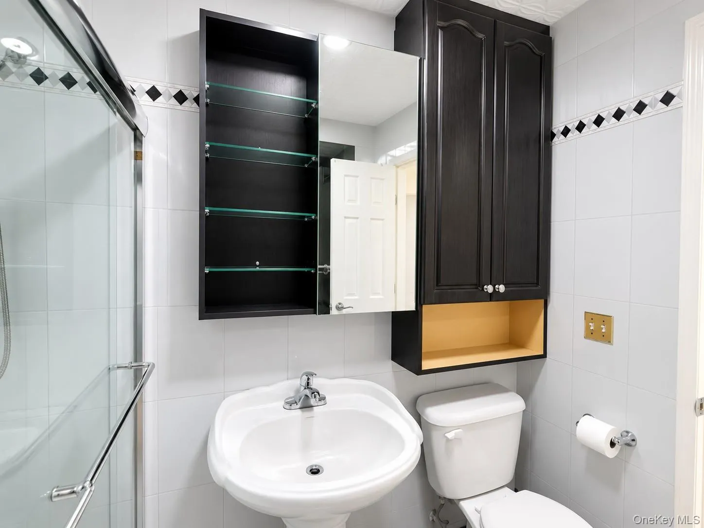 6955 78th Street, New York, NY, 3 Bedrooms Bedrooms, 4 Rooms Rooms,1 BathroomBathrooms,Residential Lease,For Rent,78th,0,1020013 6955 78th Street, New York, NY, 3 Bedrooms Bedrooms, 4 Rooms Rooms,1 BathroomBathrooms,Residential Lease,For Rent,78th,0,1020013