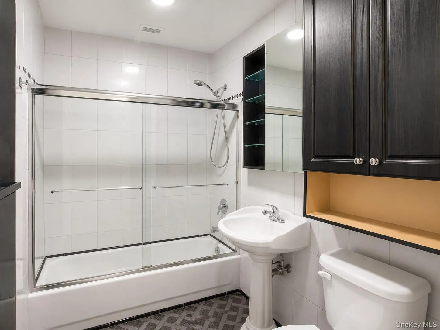 6955 78th Street, New York, NY, 3 Bedrooms Bedrooms, 4 Rooms Rooms,1 BathroomBathrooms,Residential Lease,For Rent,78th,0,1020013 6955 78th Street, New York, NY, 3 Bedrooms Bedrooms, 4 Rooms Rooms,1 BathroomBathrooms,Residential Lease,For Rent,78th,0,1020013