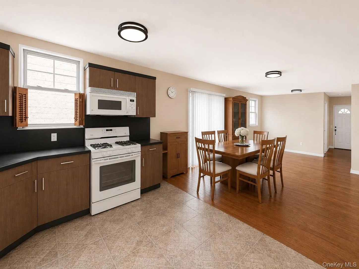 6955 78th Street, New York, NY, 3 Bedrooms Bedrooms, 4 Rooms Rooms,1 BathroomBathrooms,Residential Lease,For Rent,78th,0,1020013 6955 78th Street, New York, NY, 3 Bedrooms Bedrooms, 4 Rooms Rooms,1 BathroomBathrooms,Residential Lease,For Rent,78th,0,1020013