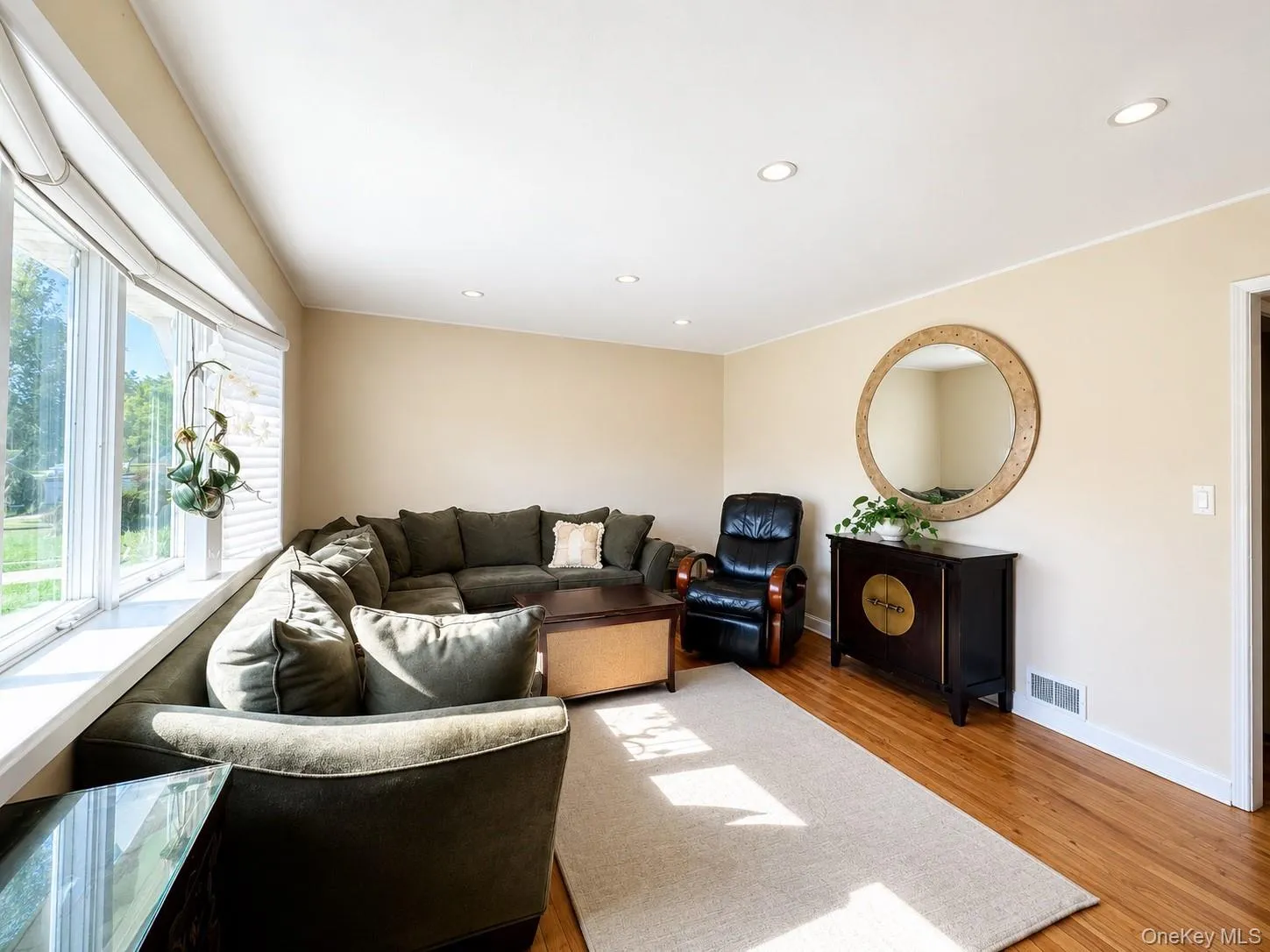 183 Lee Avenue, Oyster Bay, NY, 3 Bedrooms Bedrooms, 7 Rooms Rooms,2 BathroomsBathrooms,Residential,For Rent,Lee,0,1020015 183 Lee Avenue, Oyster Bay, NY, 3 Bedrooms Bedrooms, 7 Rooms Rooms,2 BathroomsBathrooms,Residential,For Rent,Lee,0,1020015